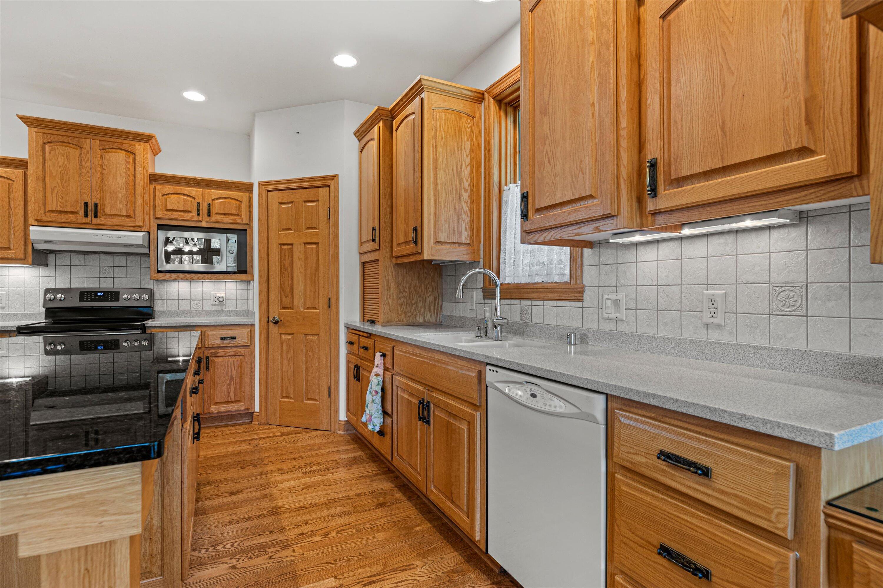 Big Bend, Wisconsin, 53103, United States, 4 Bedrooms Bedrooms, ,3 BathroomsBathrooms,Residential,Active,1909666