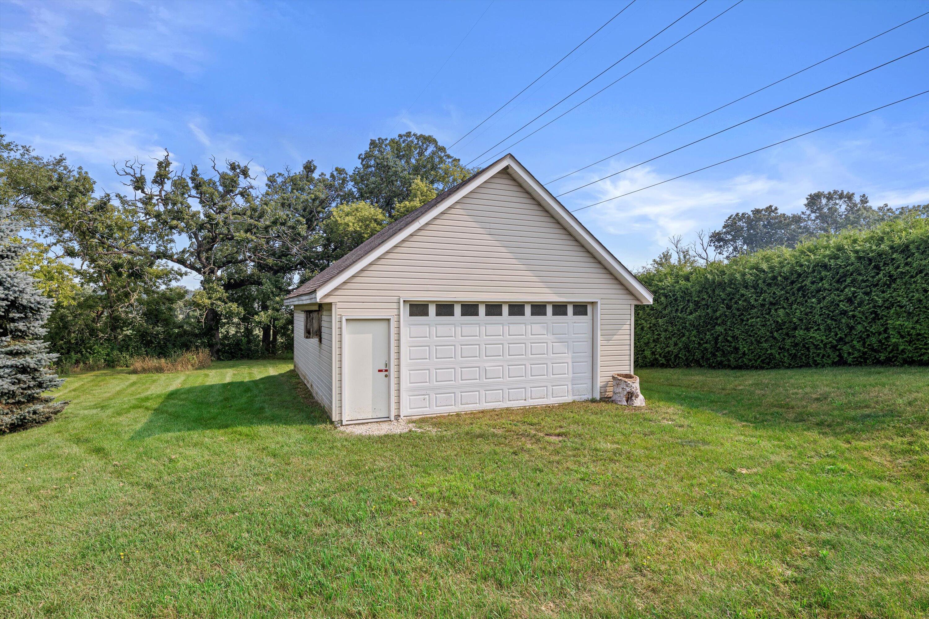 Big Bend, Wisconsin, 53103, United States, 4 Bedrooms Bedrooms, ,3 BathroomsBathrooms,Residential,Active,1909666