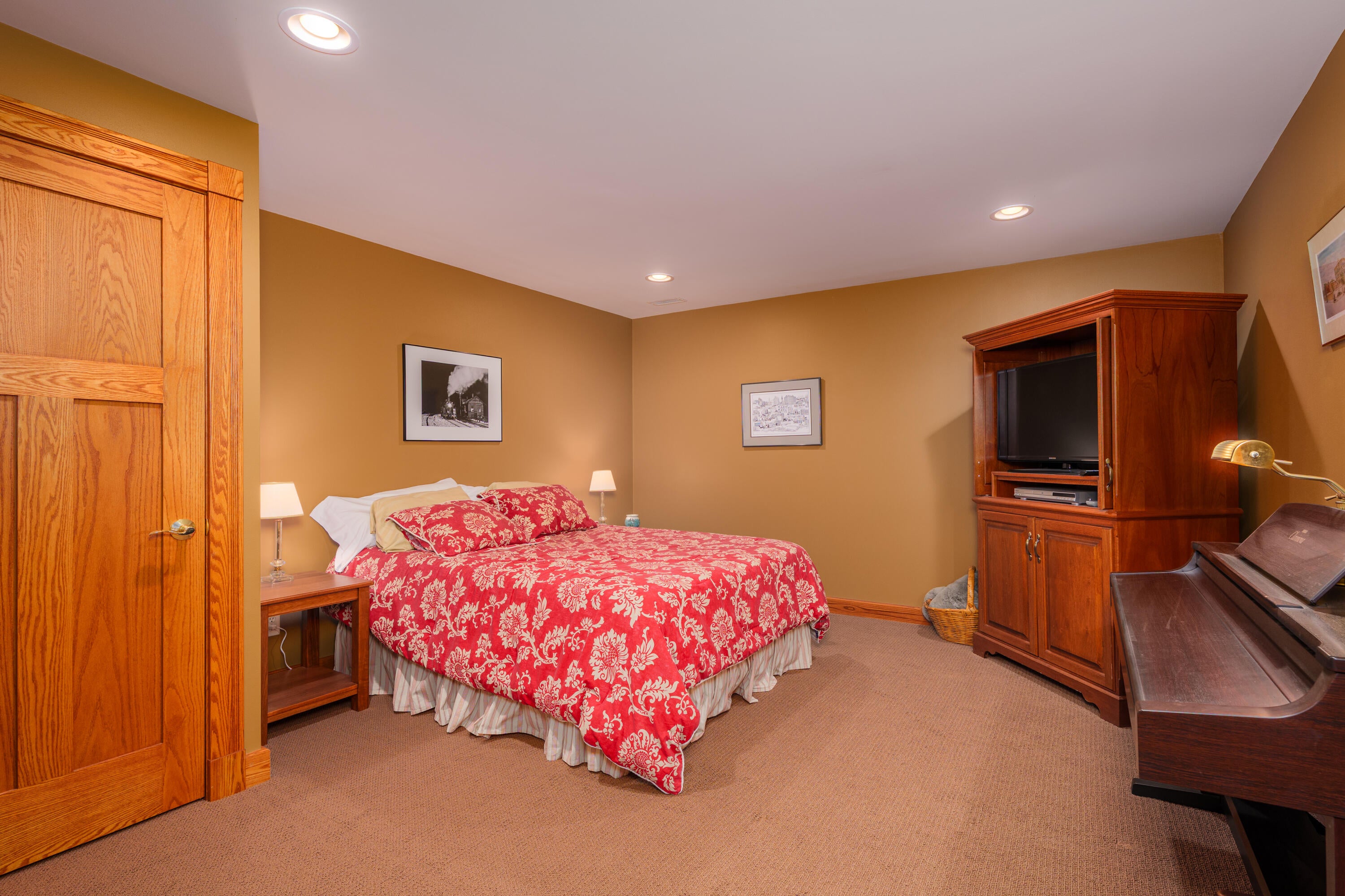 Mount Pleasant, Wisconsin, 53405, United States, 4 Bedrooms Bedrooms, ,6 BathroomsBathrooms,Residential,Active,1909907