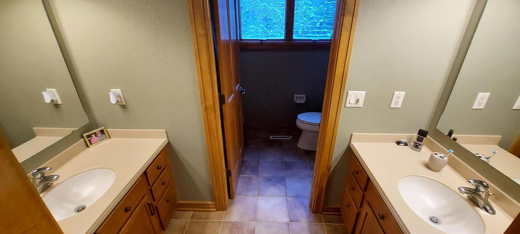 Slinger, Wisconsin, 53086, United States, 5 Bedrooms Bedrooms, ,4 BathroomsBathrooms,Residential,Active,2011435