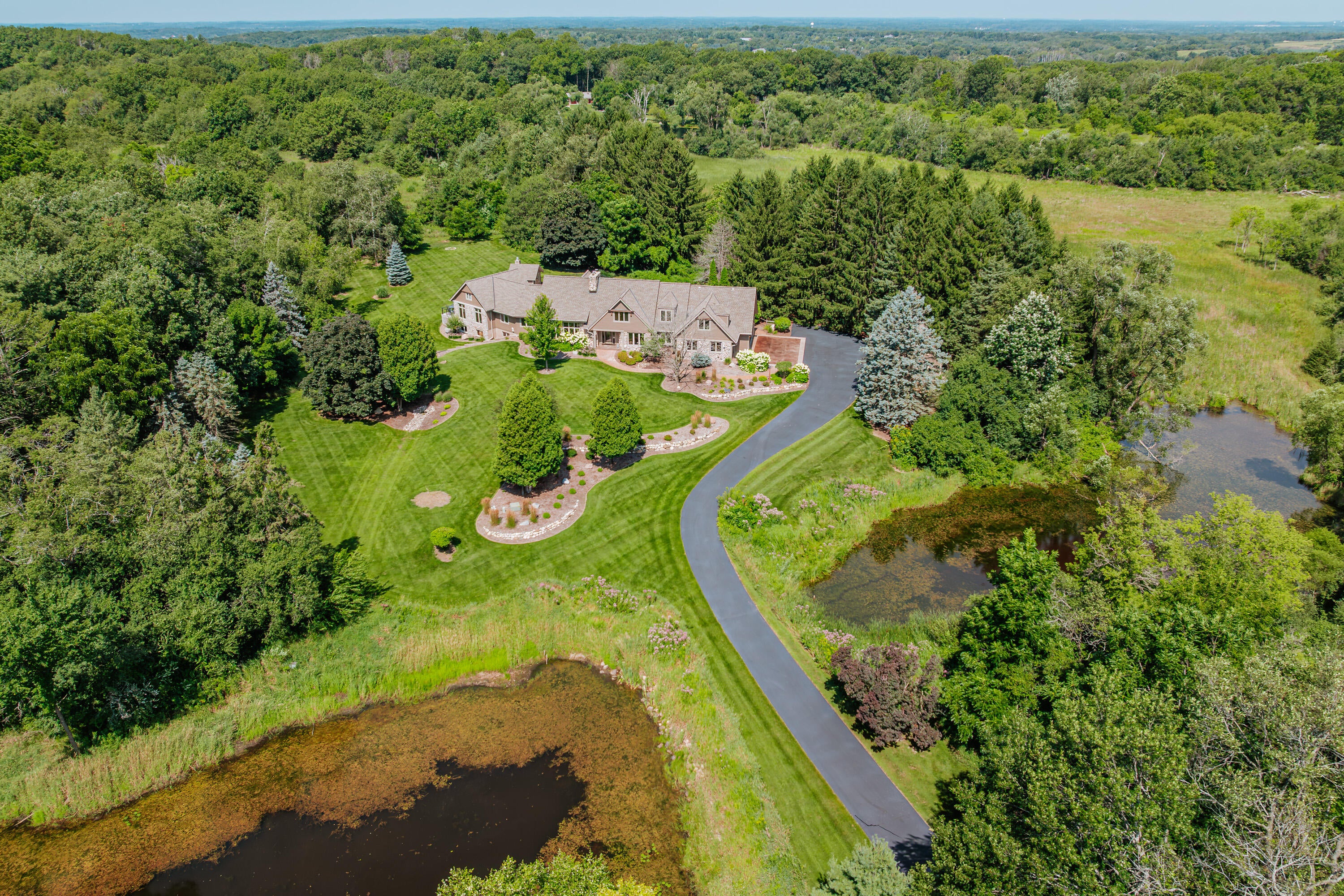 Dousman, Wisconsin, 53118, United States, 5 Bedrooms Bedrooms, ,6 BathroomsBathrooms,Residential,Active,2015850