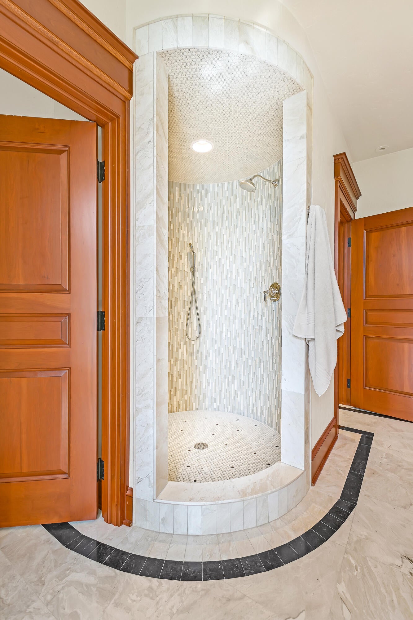 Watertown, Wisconsin, 53098, United States, ,5 BathroomsBathrooms,Residential,Active,1808170