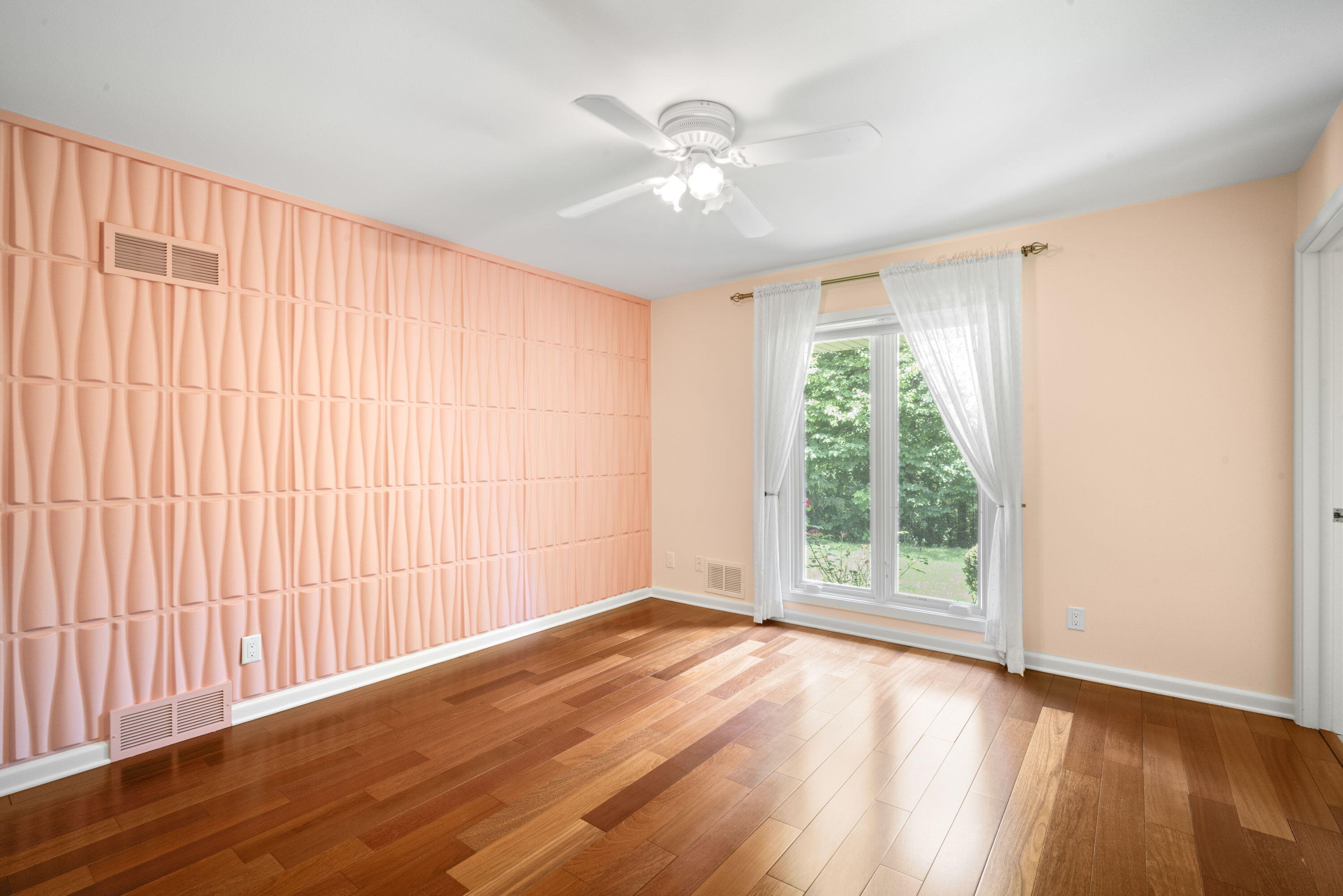 River Hills, Wisconsin, 53217, United States, 5 Bedrooms Bedrooms, ,7 BathroomsBathrooms,Residential,Active,1892391