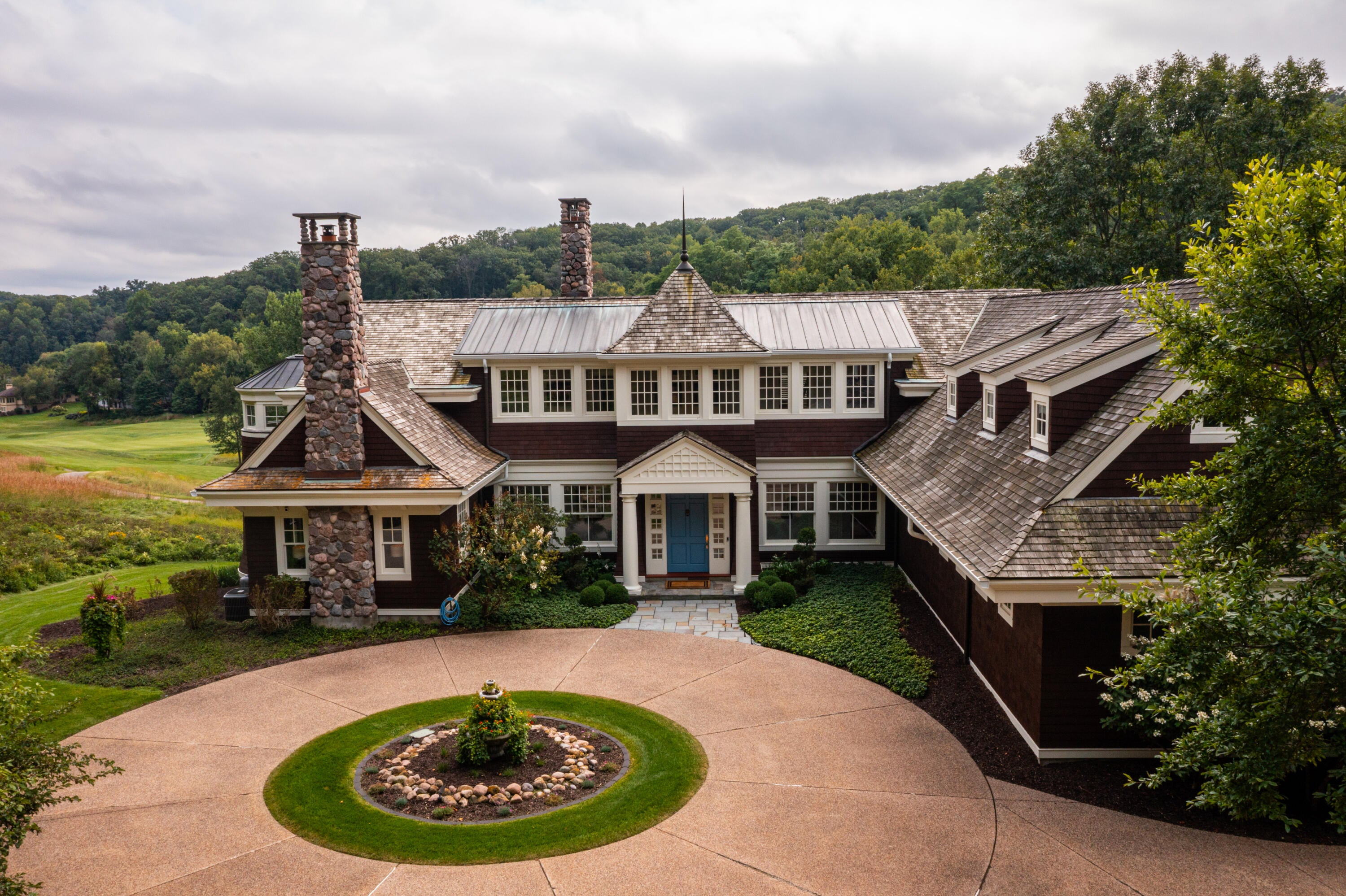 Onalaska, Wisconsin, 54650, United States, 5 Bedrooms Bedrooms, ,5 BathroomsBathrooms,Residential,Active,1946523