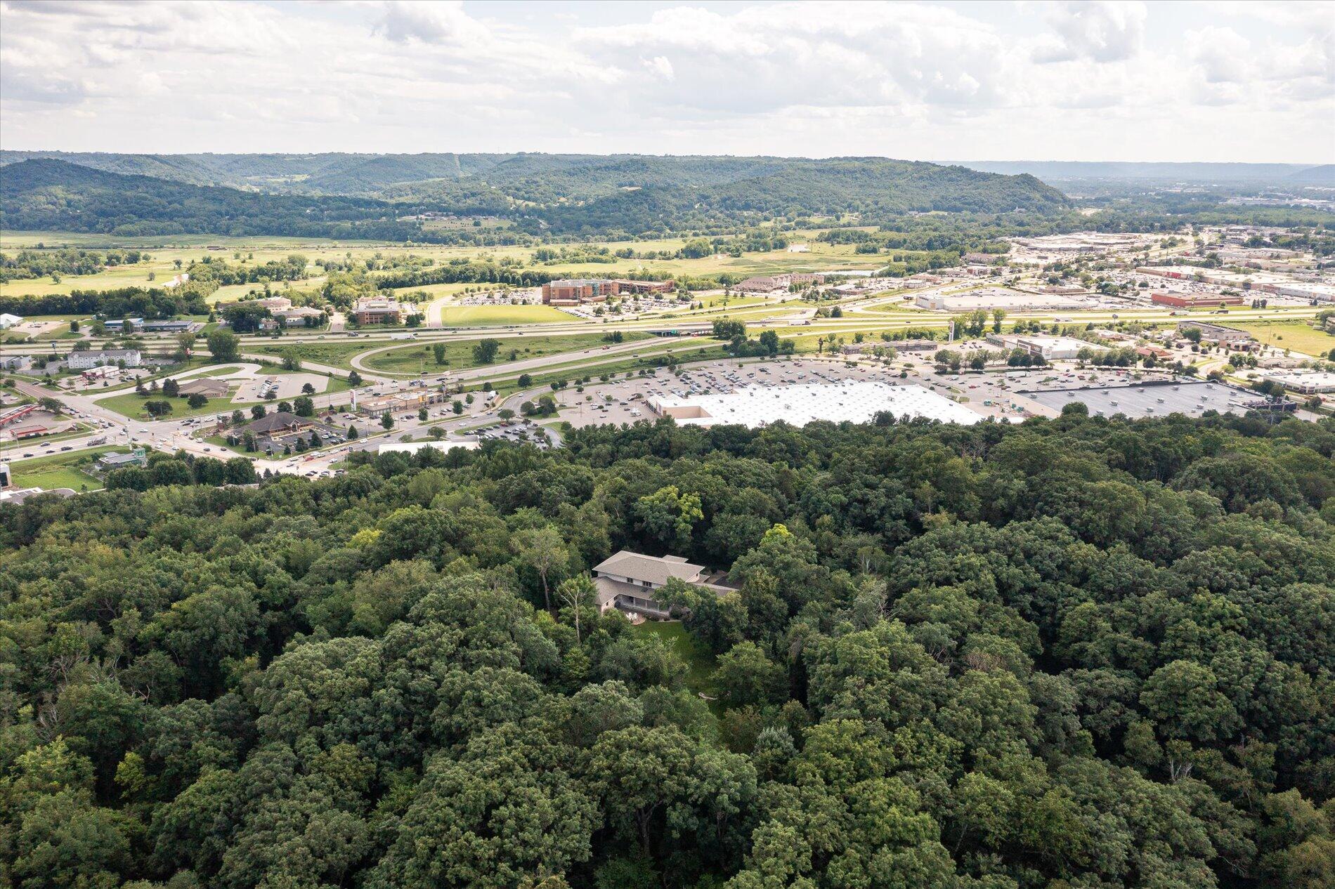 Onalaska, Wisconsin, 54650, United States, ,5 BathroomsBathrooms,Residential,Active,1808207