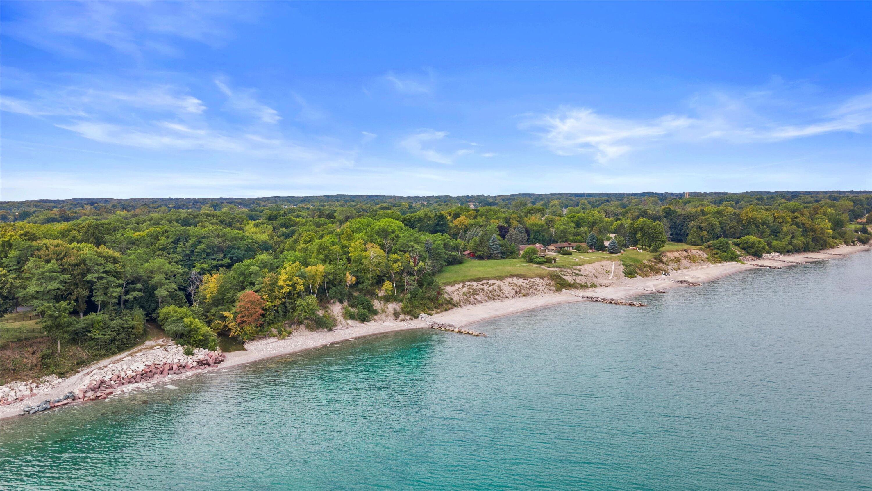 Racine, Wisconsin, 53402, United States, 3 Bedrooms Bedrooms, ,2 BathroomsBathrooms,Residential,Active,1985849