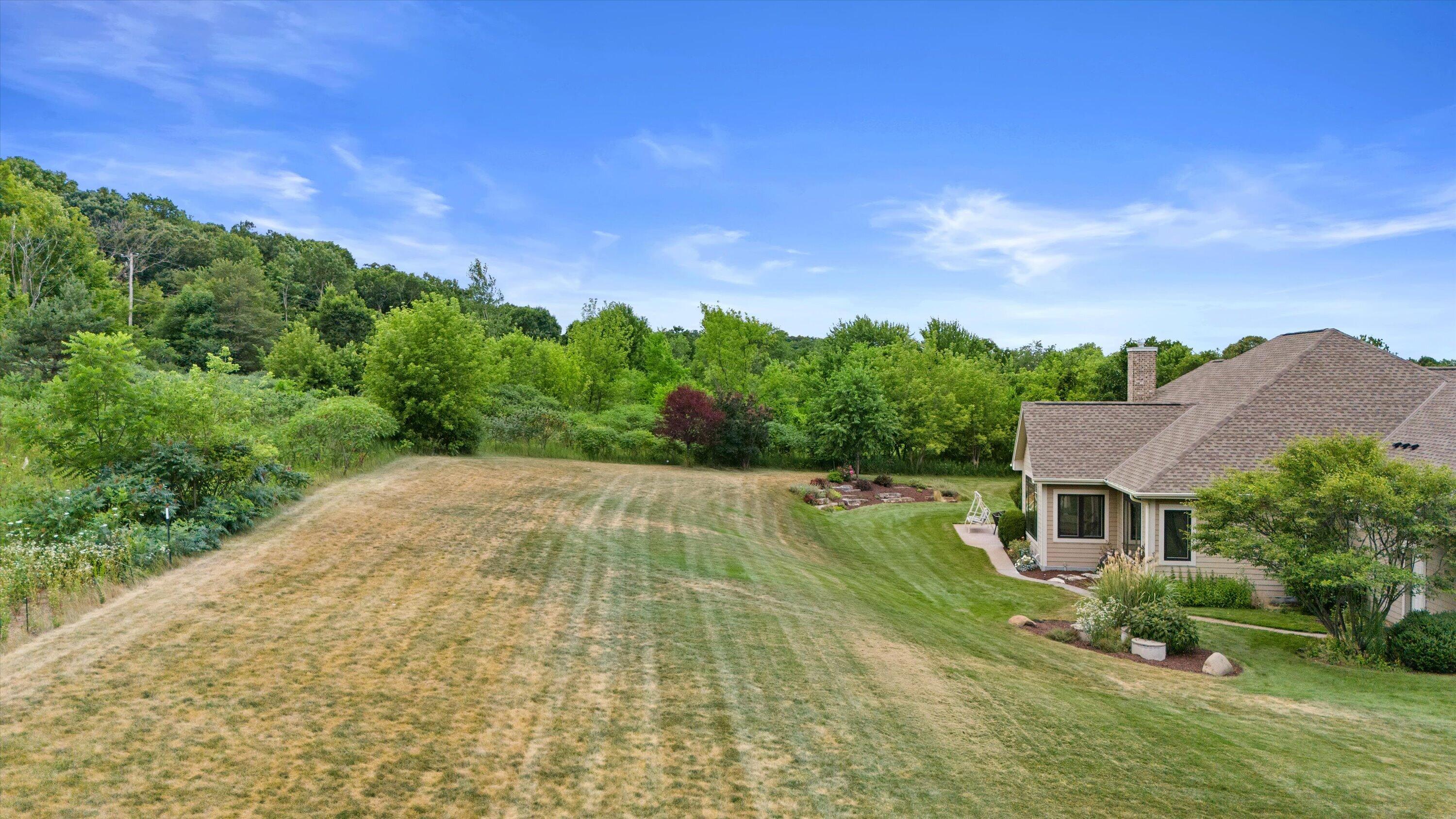 Exquisite 2,800 sq. ft. custom ranch in desirable Rogers Glen! This st – image 44