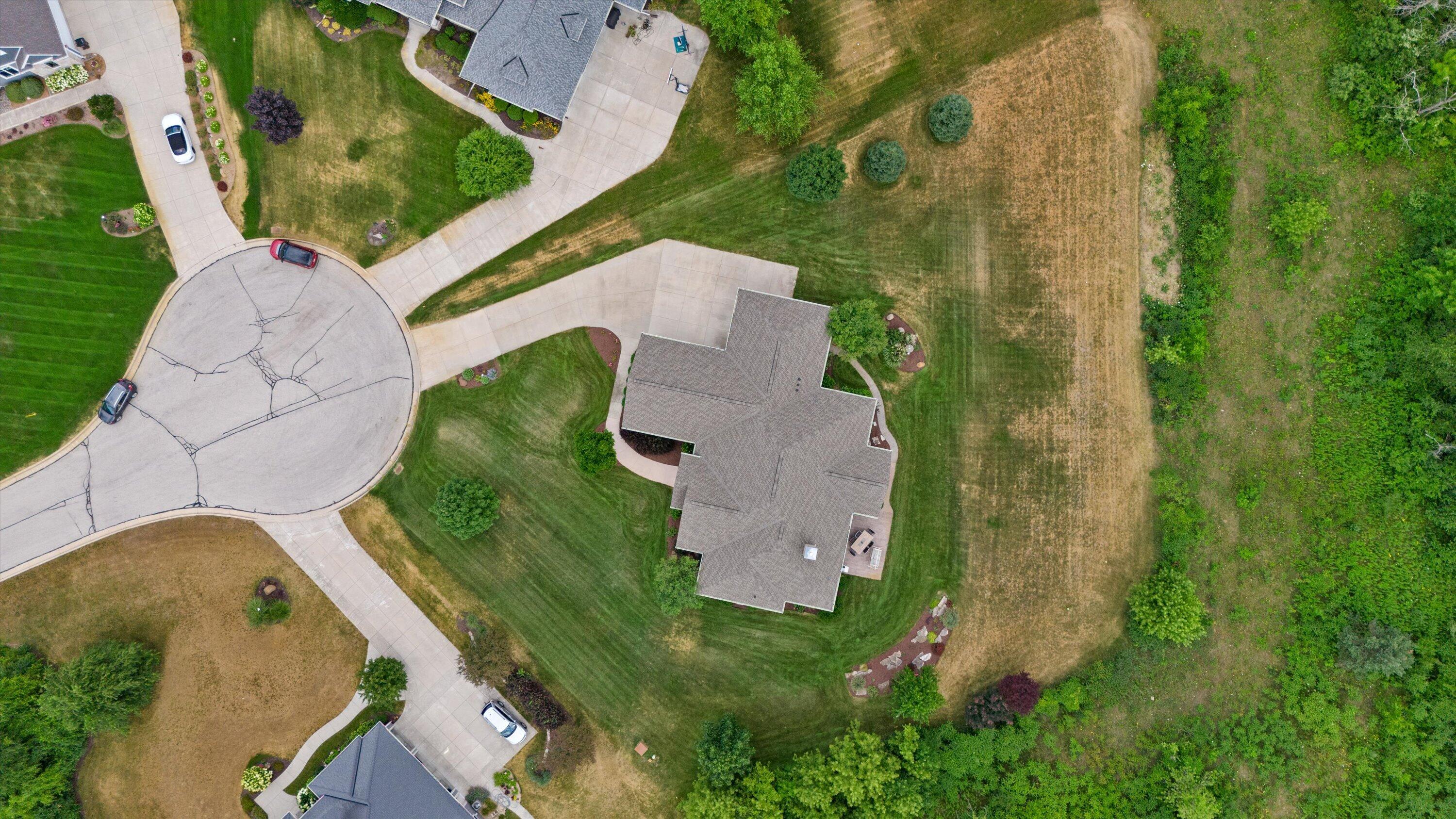 Exquisite 2,800 sq. ft. custom ranch in desirable Rogers Glen! This st – image 47