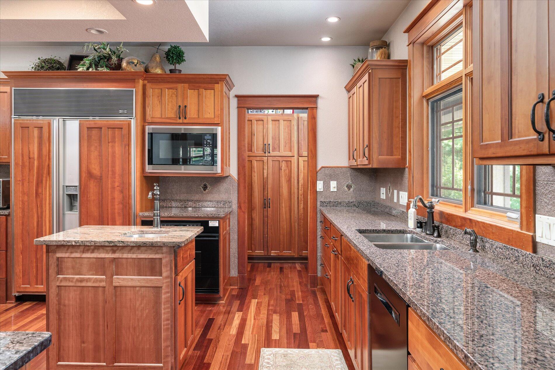 Onalaska, Wisconsin, 54650, United States, ,5 BathroomsBathrooms,Residential,Active,1808207