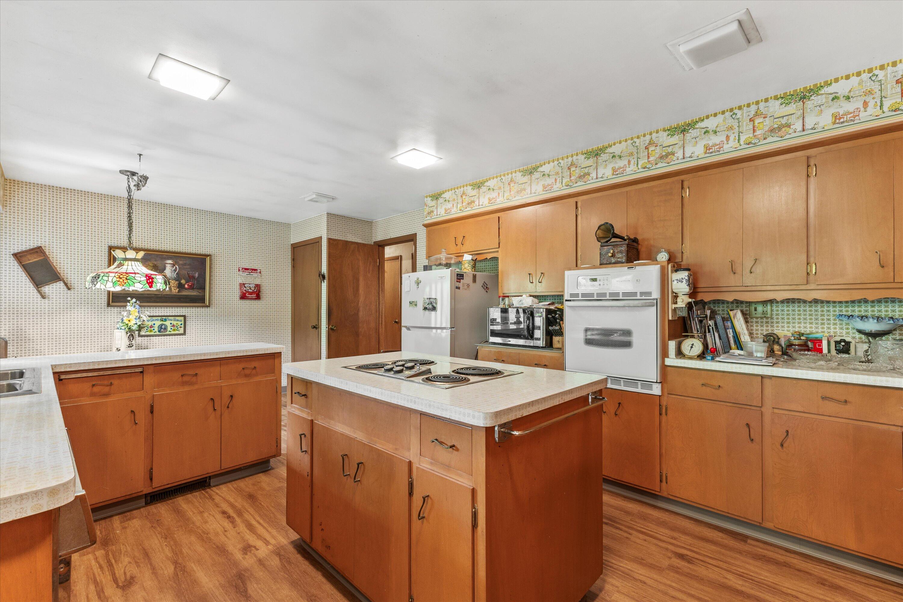 Racine, Wisconsin, 53402, United States, 3 Bedrooms Bedrooms, ,2 BathroomsBathrooms,Residential,Active,1985849