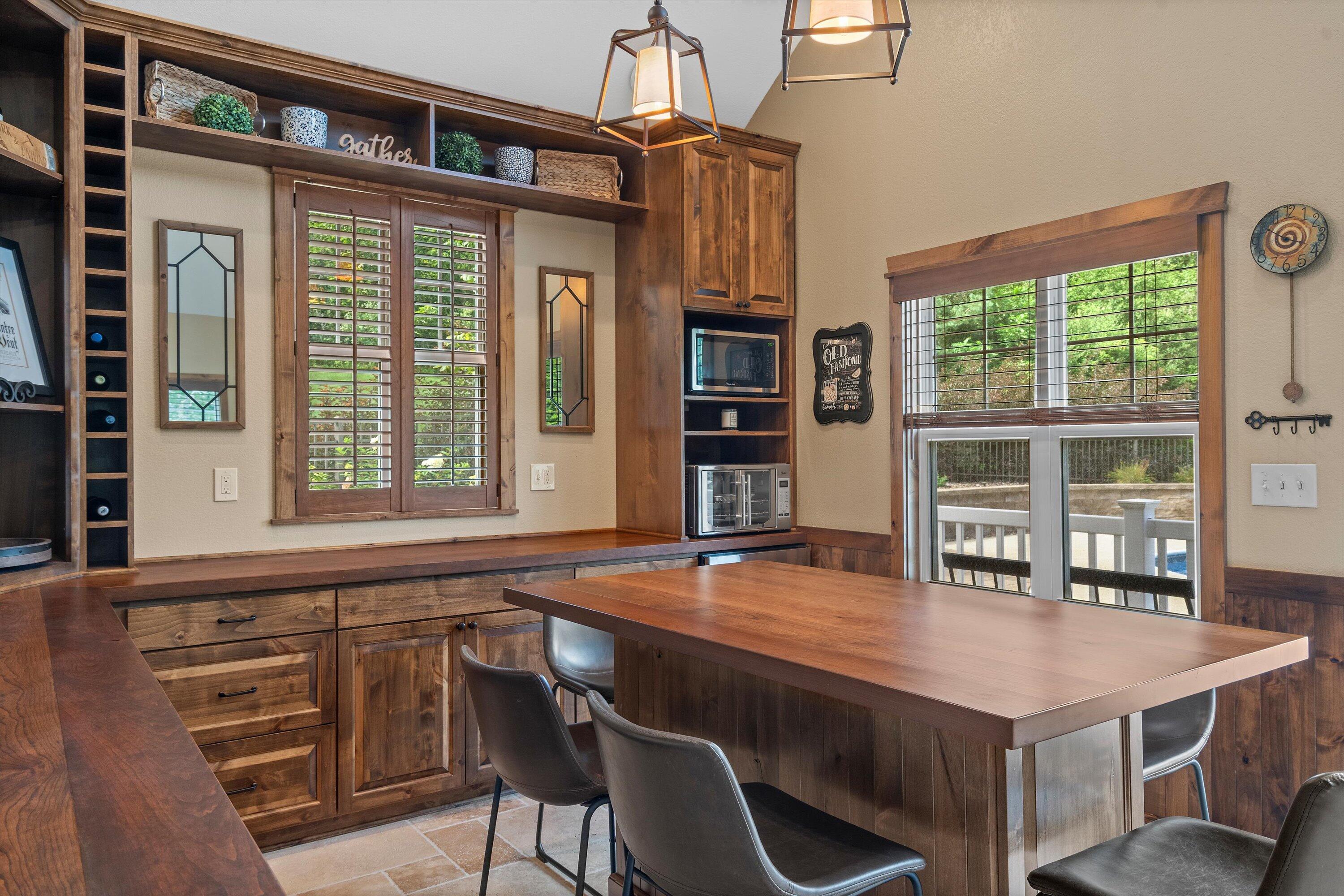 Delafield, Wisconsin, 53018, United States, 3 Bedrooms Bedrooms, ,3 BathroomsBathrooms,Residential,Pending,1936457