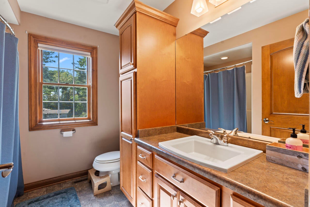 Waterford, Wisconsin, 53185, United States, 4 Bedrooms Bedrooms, ,4 BathroomsBathrooms,Residential,Active,1945457