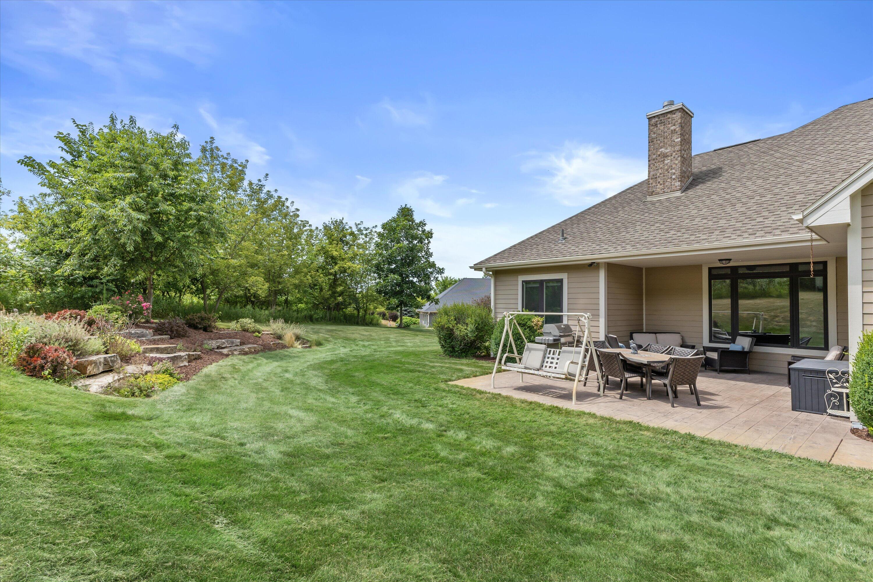 Exquisite 2,800 sq. ft. custom ranch in desirable Rogers Glen! This st – image 39
