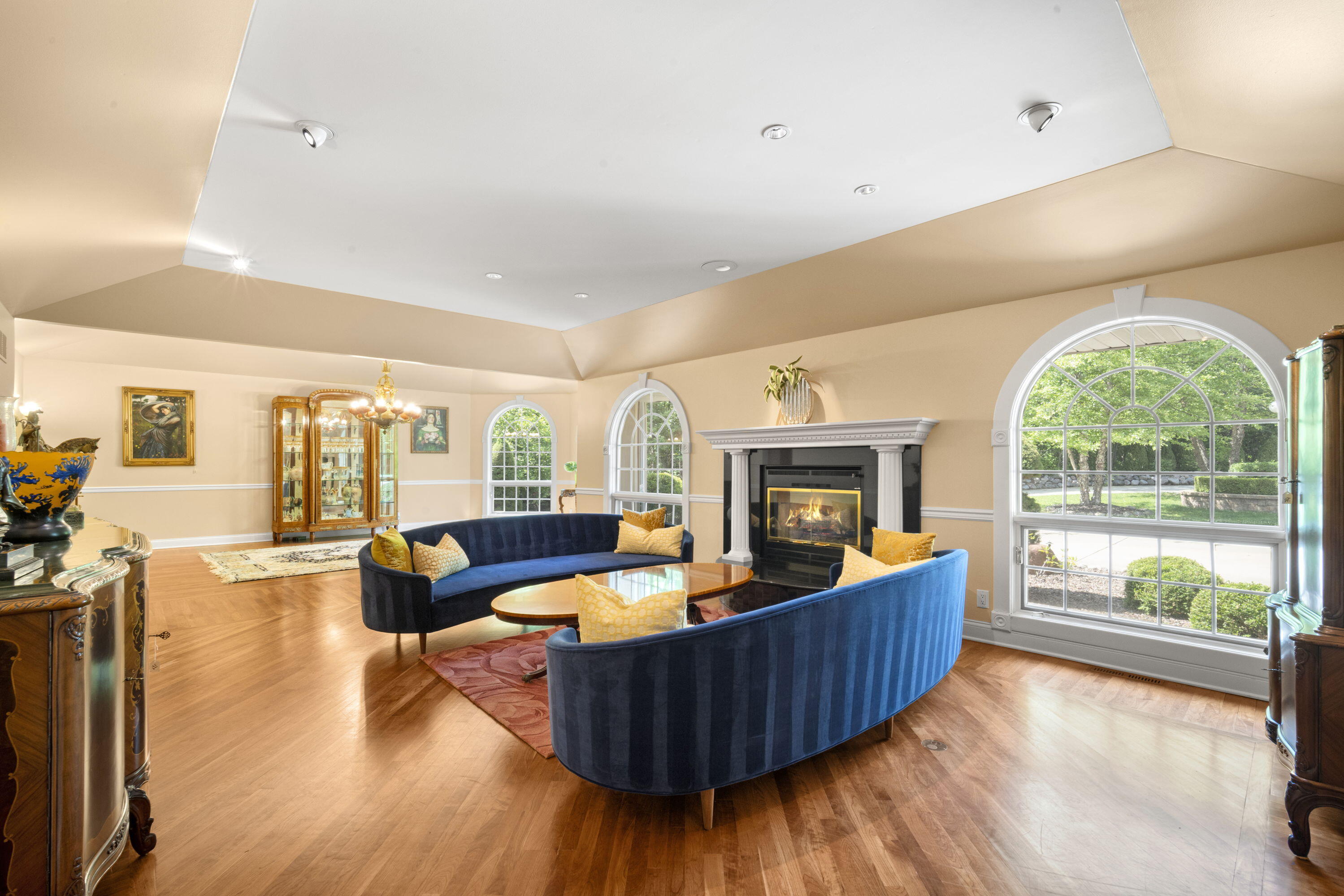 River Hills, Wisconsin, 53217, United States, 5 Bedrooms Bedrooms, ,7 BathroomsBathrooms,Residential,Active,1892391