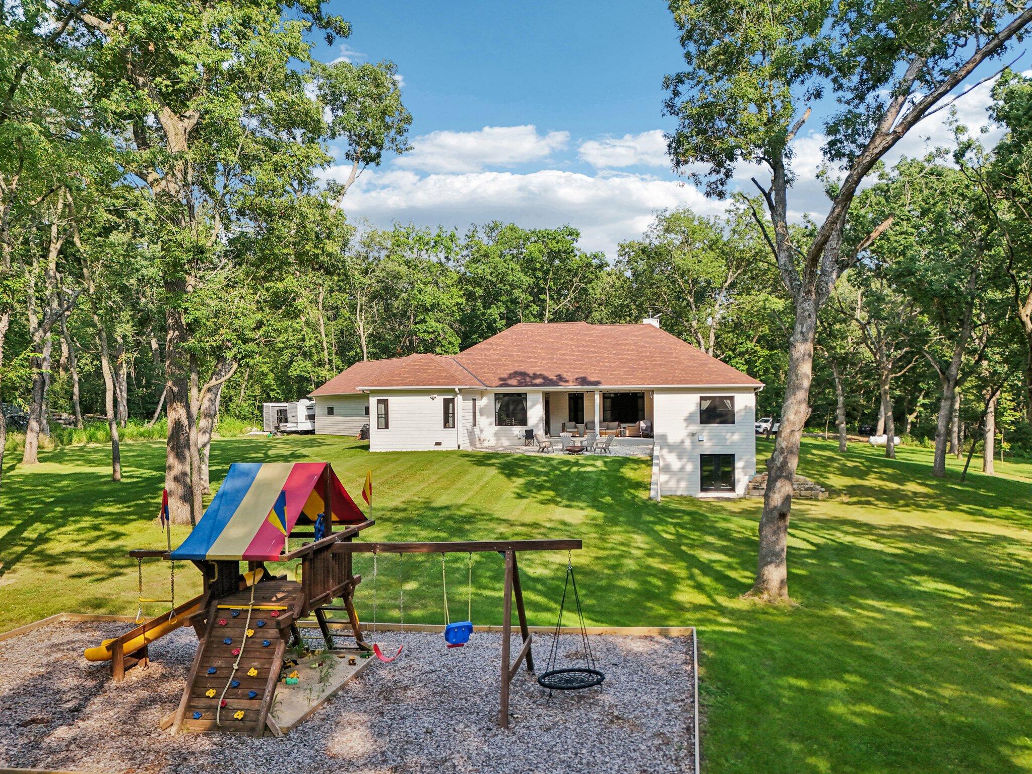 Burlington, Wisconsin, 53105, United States, 4 Bedrooms Bedrooms, ,3 BathroomsBathrooms,Residential,Active,1909856