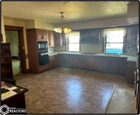 2419 KILLDEER AVE, WAVERLY, IA 50677, photo 4 of 7