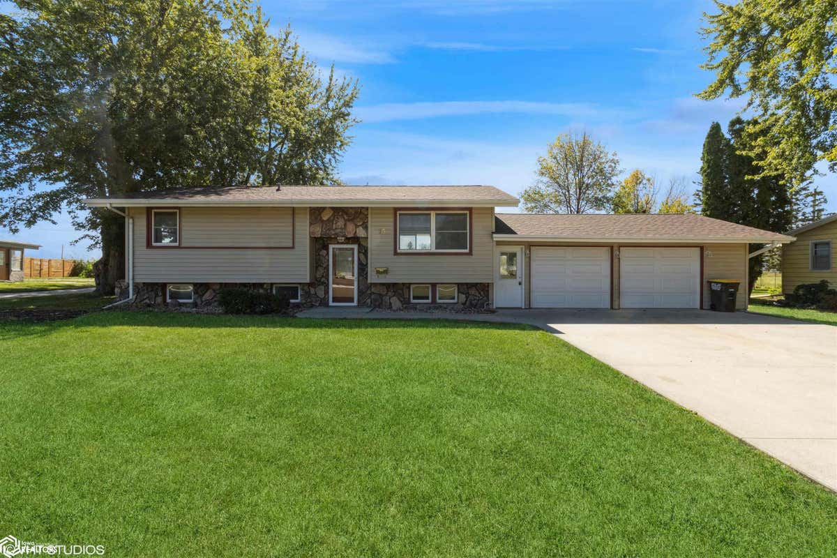 15 PARKVIEW DR, EAGLE GROVE, IA 50533, photo 1 of 15