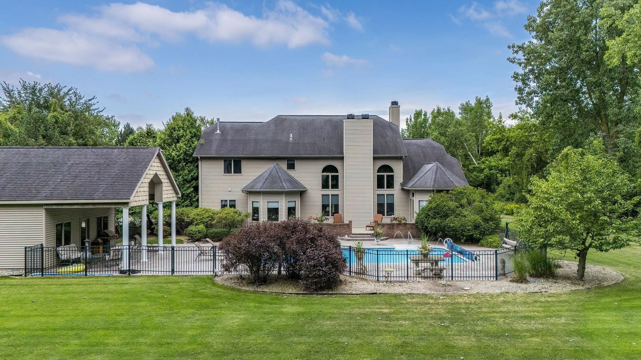 Essexville, Michigan, 48732, United States, 4 Bedrooms Bedrooms, ,6 BathroomsBathrooms,Residential,Active,1922499