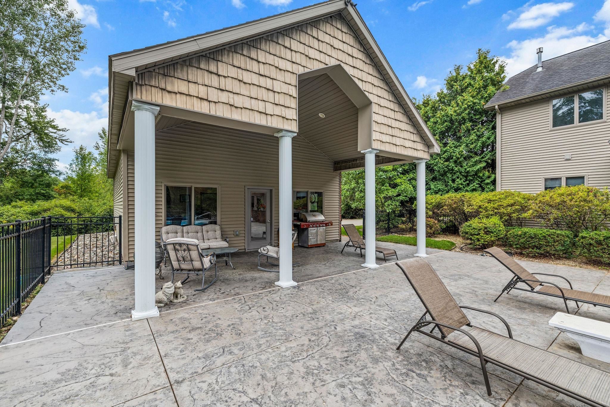 Essexville, Michigan, 48732, United States, 4 Bedrooms Bedrooms, ,6 BathroomsBathrooms,Residential,Active,1922499