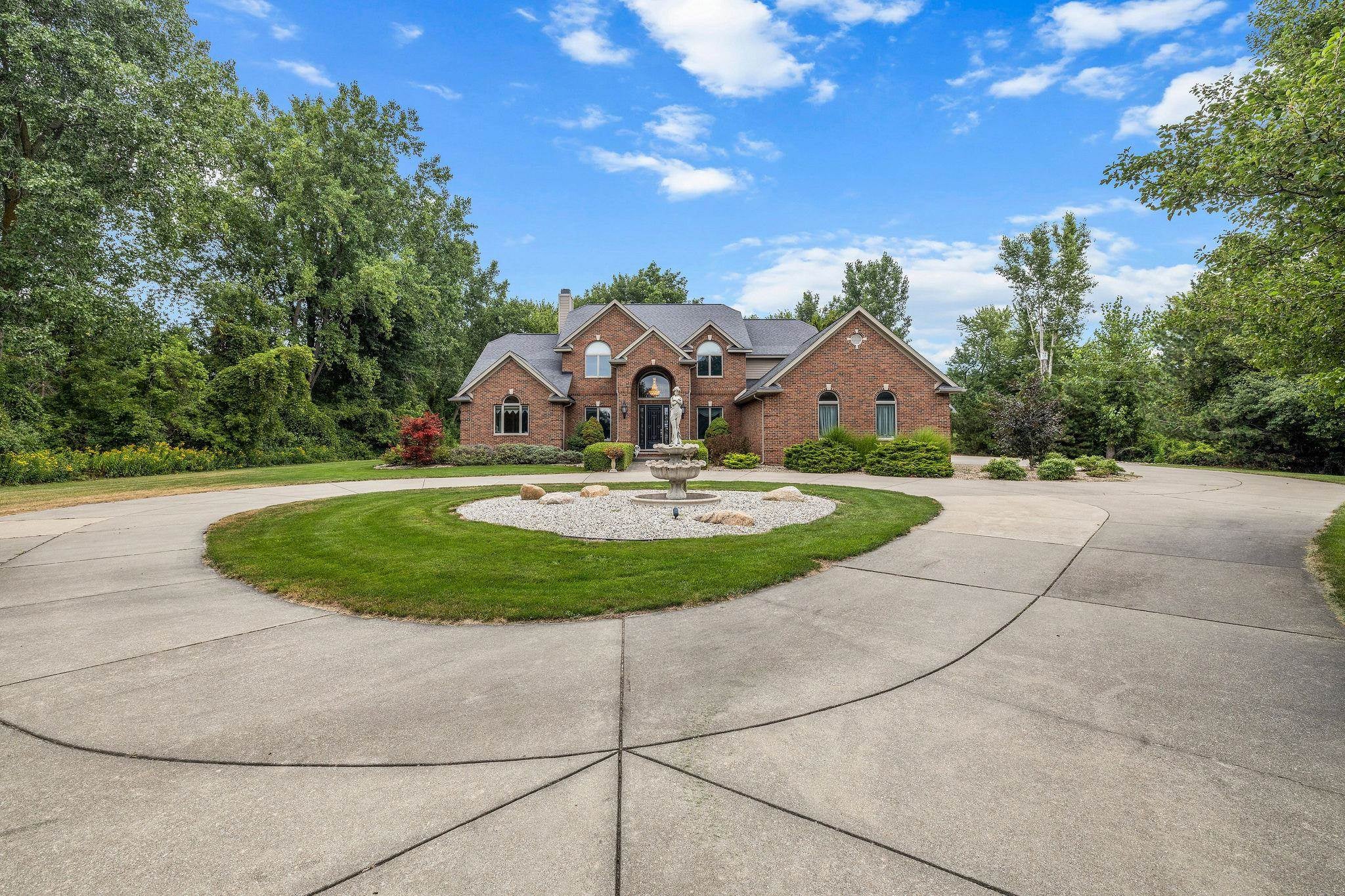 Essexville, Michigan, 48732, United States, 4 Bedrooms Bedrooms, ,6 BathroomsBathrooms,Residential,Active,1922499