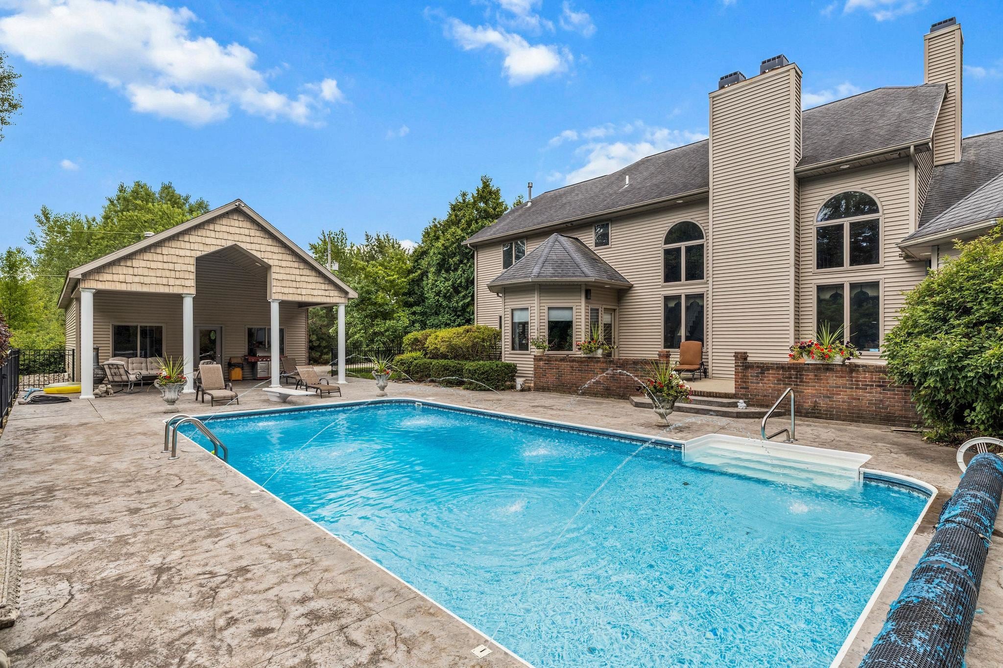 Essexville, Michigan, 48732, United States, 4 Bedrooms Bedrooms, ,6 BathroomsBathrooms,Residential,Active,1922499