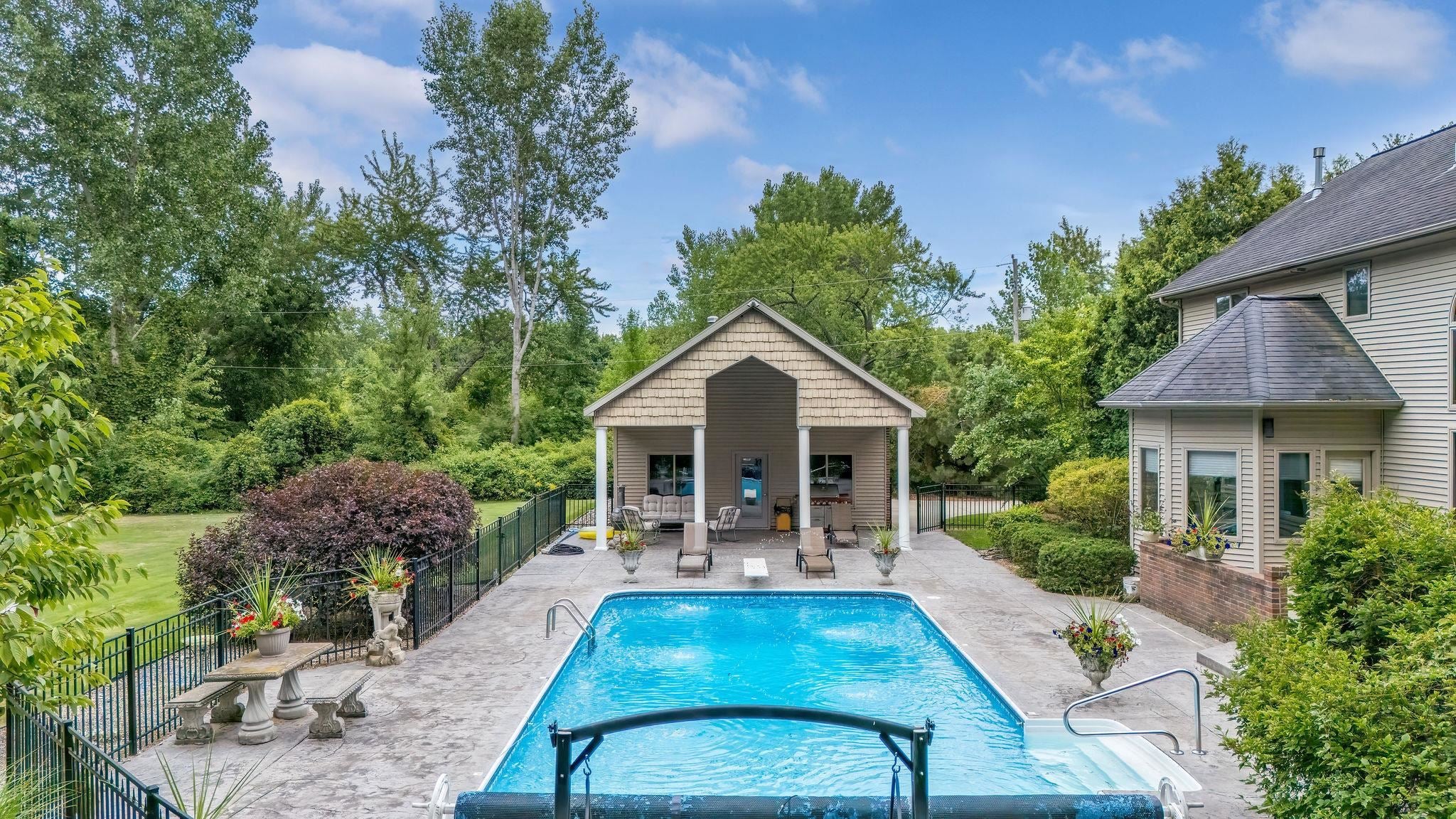 Essexville, Michigan, 48732, United States, 4 Bedrooms Bedrooms, ,6 BathroomsBathrooms,Residential,Active,1922499