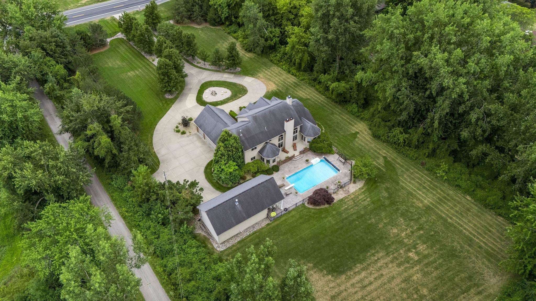 Essexville, Michigan, 48732, United States, 4 Bedrooms Bedrooms, ,6 BathroomsBathrooms,Residential,Active,1922499