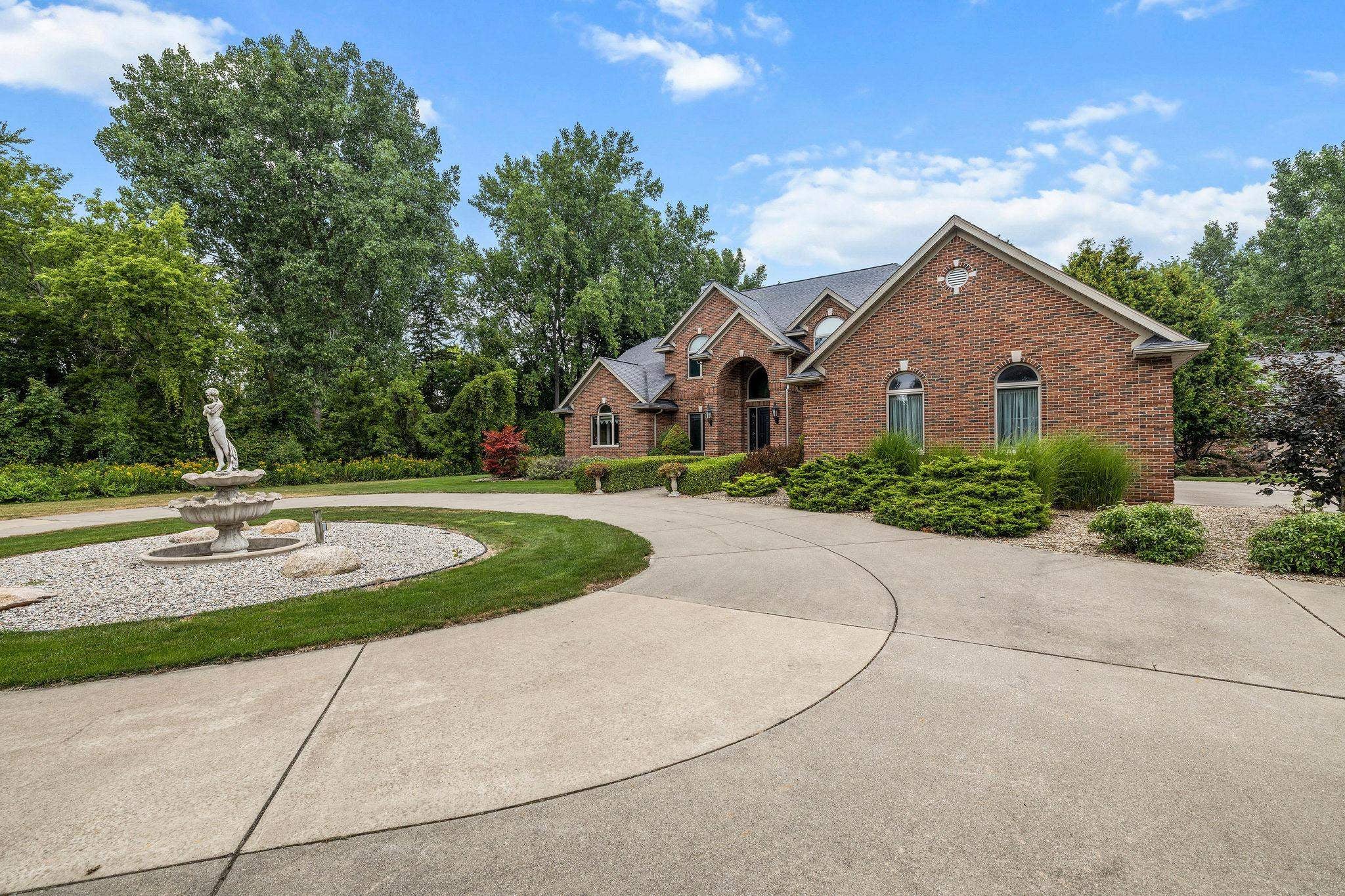 Essexville, Michigan, 48732, United States, 4 Bedrooms Bedrooms, ,6 BathroomsBathrooms,Residential,Active,1922499