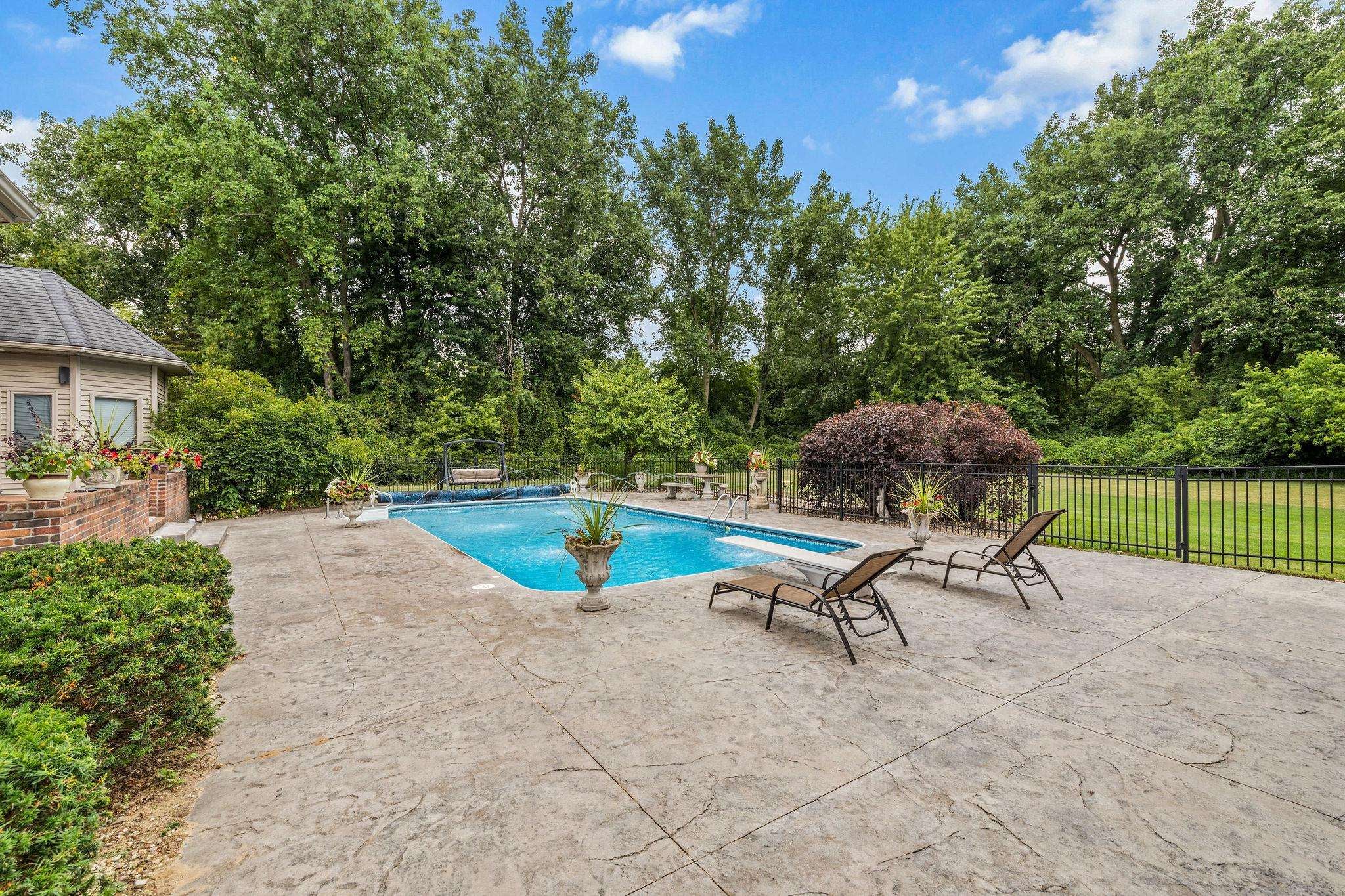 Essexville, Michigan, 48732, United States, 4 Bedrooms Bedrooms, ,6 BathroomsBathrooms,Residential,Active,1922499