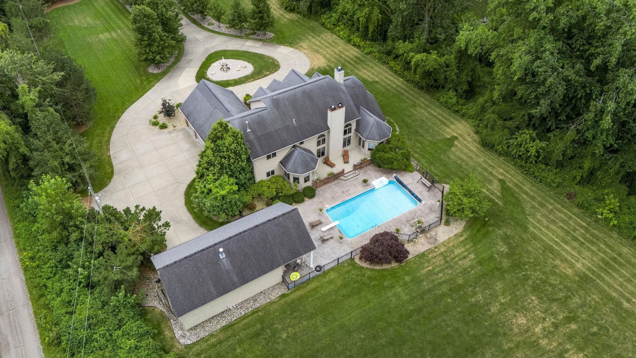 Essexville, Michigan, 48732, United States, 4 Bedrooms Bedrooms, ,6 BathroomsBathrooms,Residential,Active,1922499