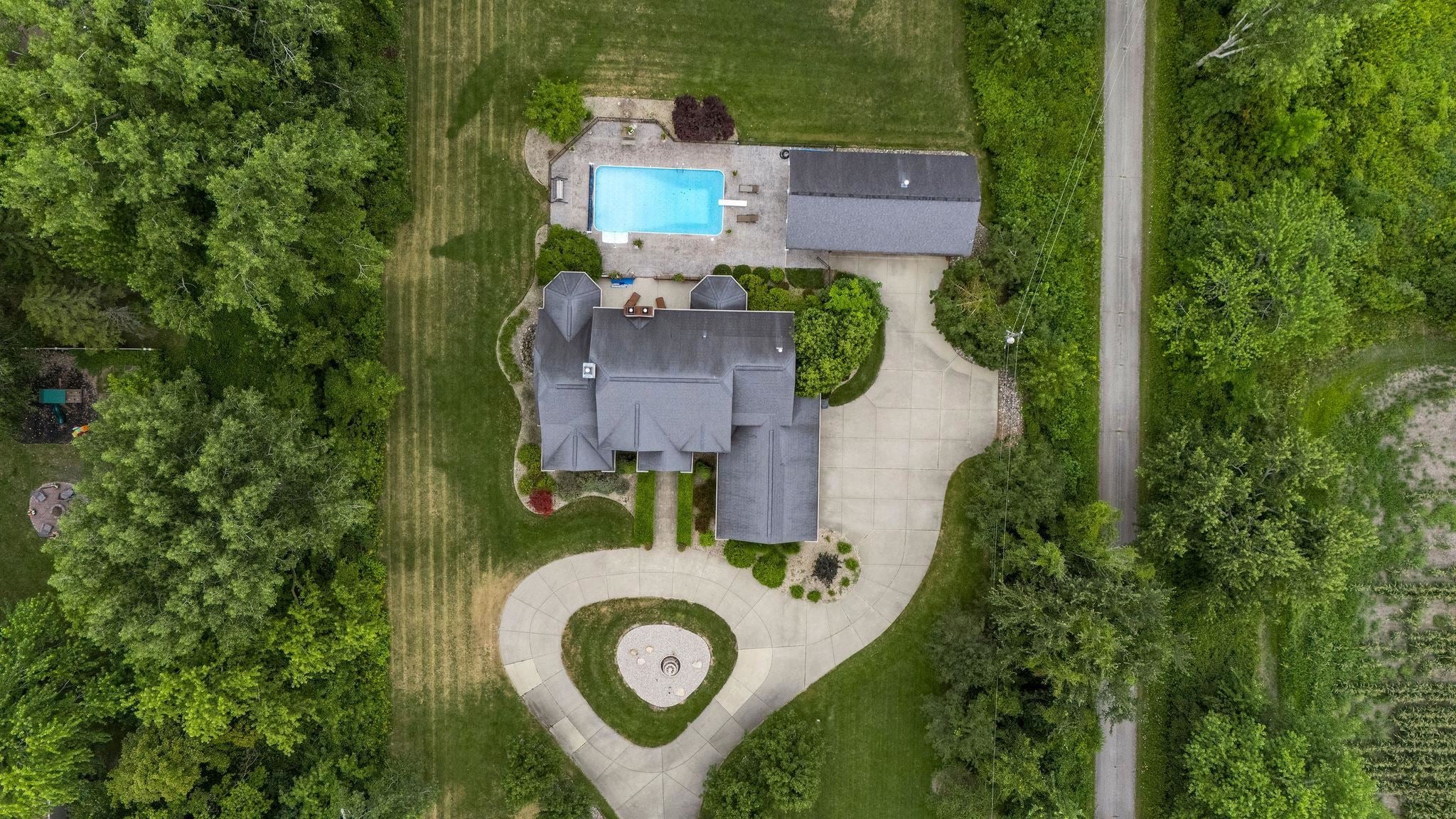 Essexville, Michigan, 48732, United States, 4 Bedrooms Bedrooms, ,6 BathroomsBathrooms,Residential,Active,1922499