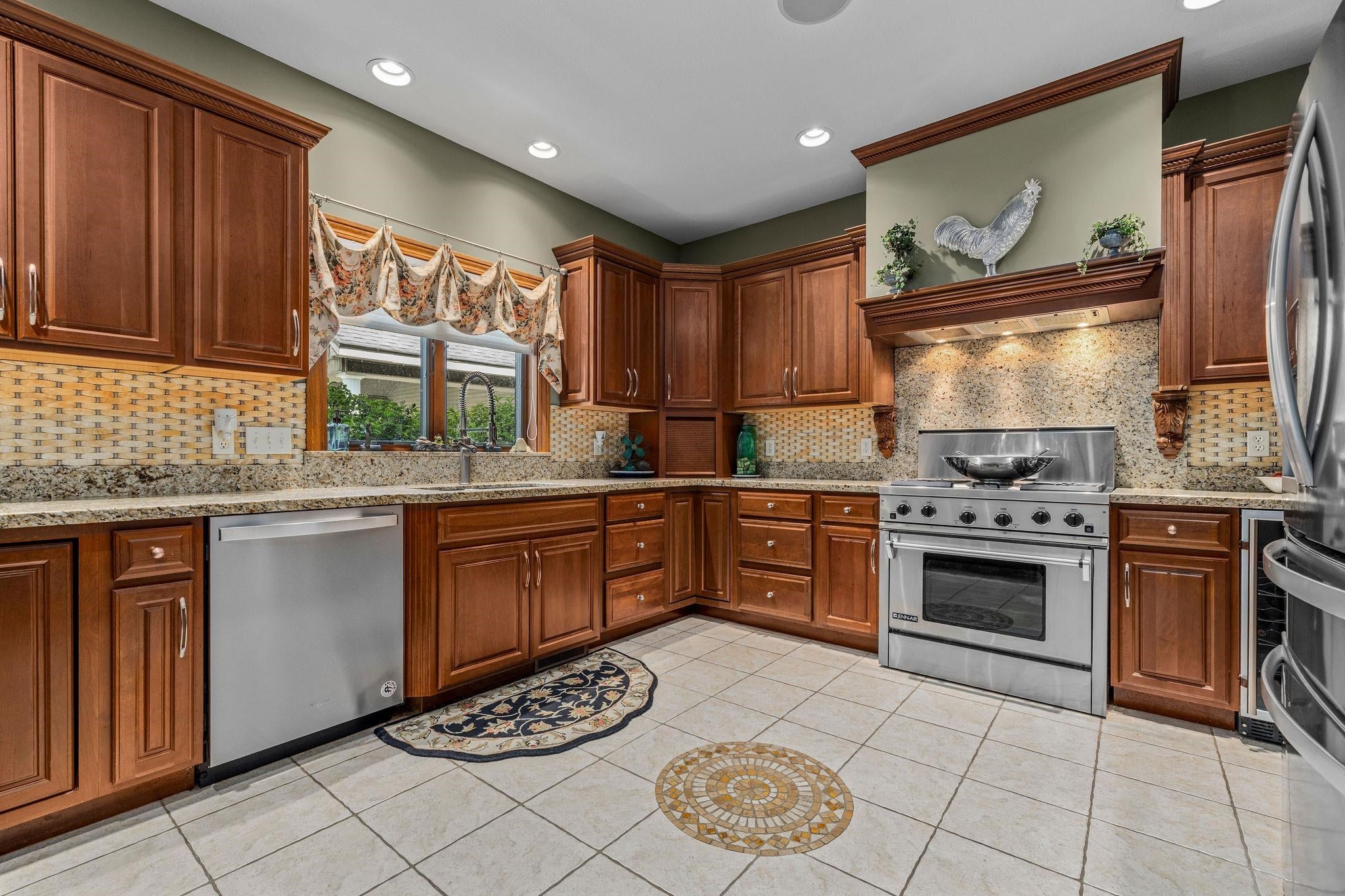 Essexville, Michigan, 48732, United States, 4 Bedrooms Bedrooms, ,6 BathroomsBathrooms,Residential,Active,1922499