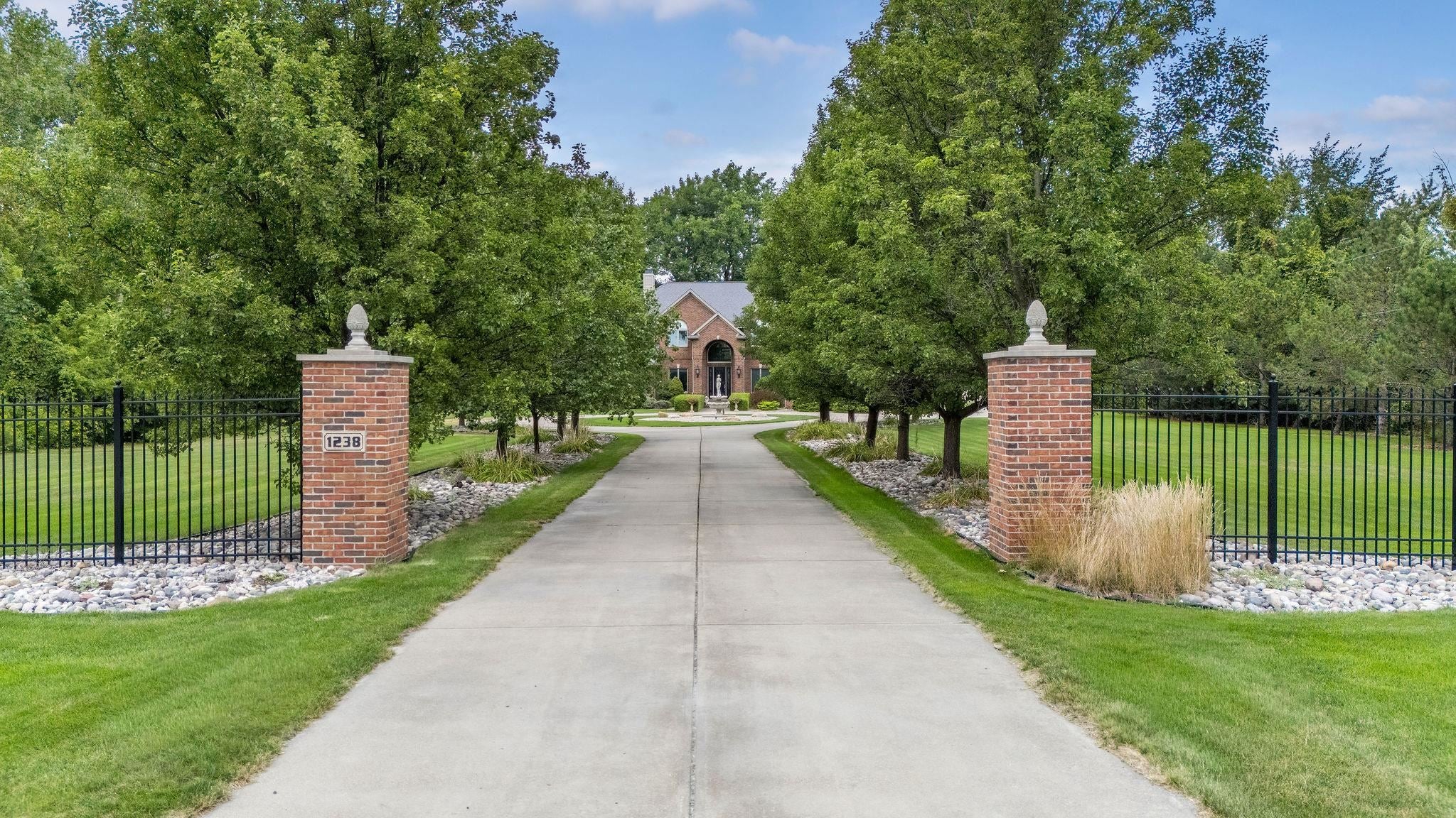 Essexville, Michigan, 48732, United States, 4 Bedrooms Bedrooms, ,6 BathroomsBathrooms,Residential,Active,1922499