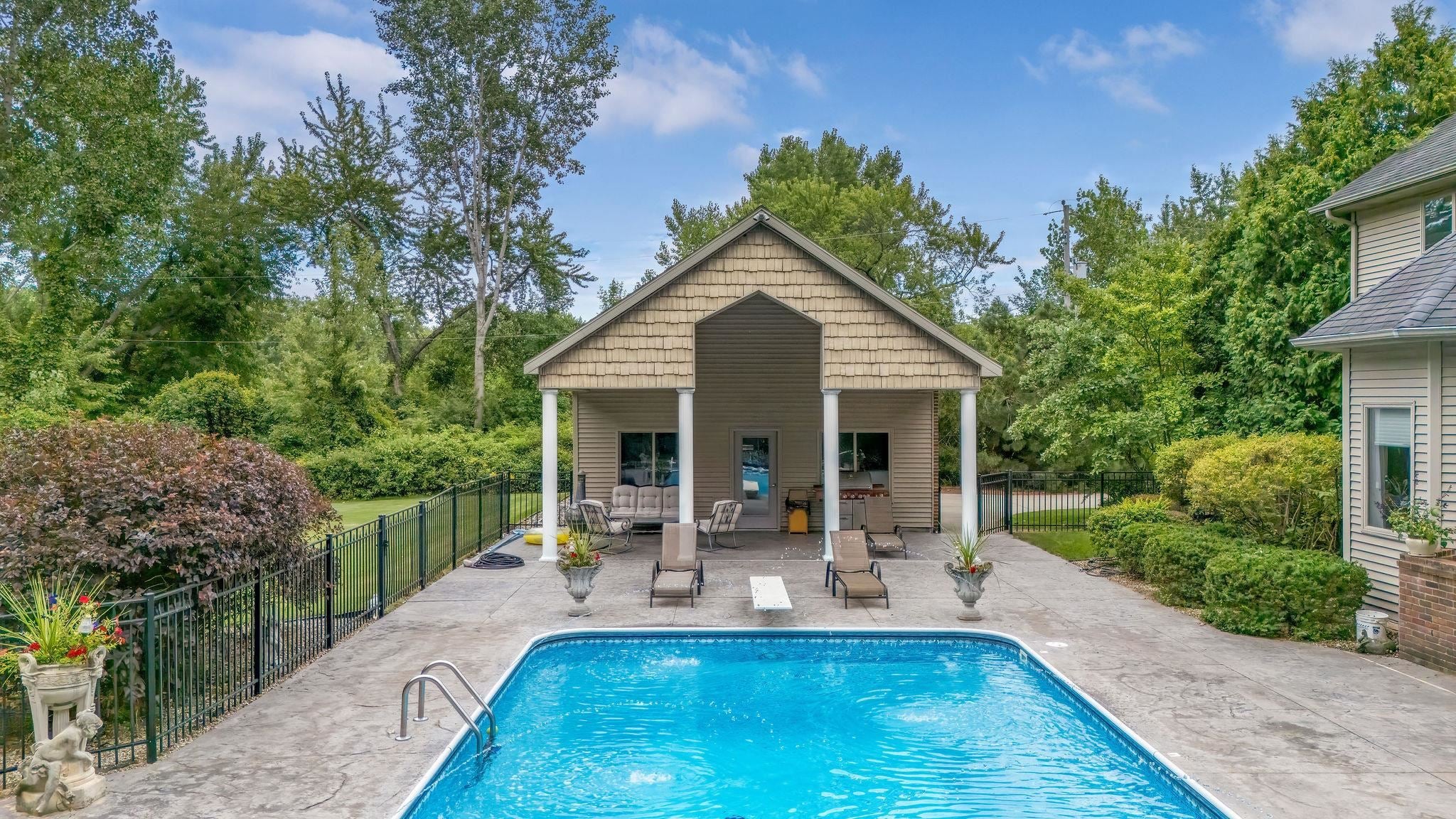 Essexville, Michigan, 48732, United States, 4 Bedrooms Bedrooms, ,6 BathroomsBathrooms,Residential,Active,1922499