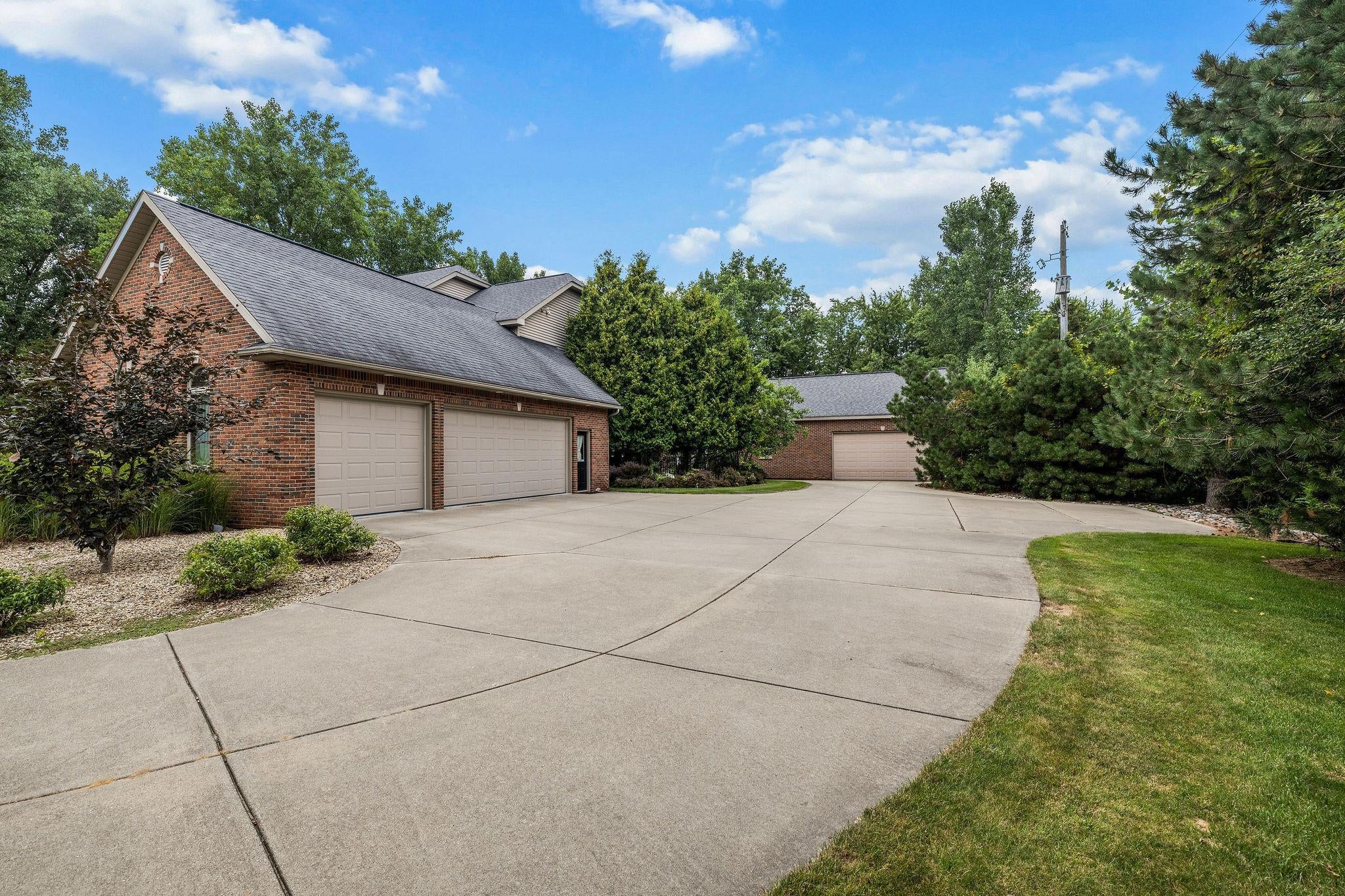 Essexville, Michigan, 48732, United States, 4 Bedrooms Bedrooms, ,6 BathroomsBathrooms,Residential,Active,1922499