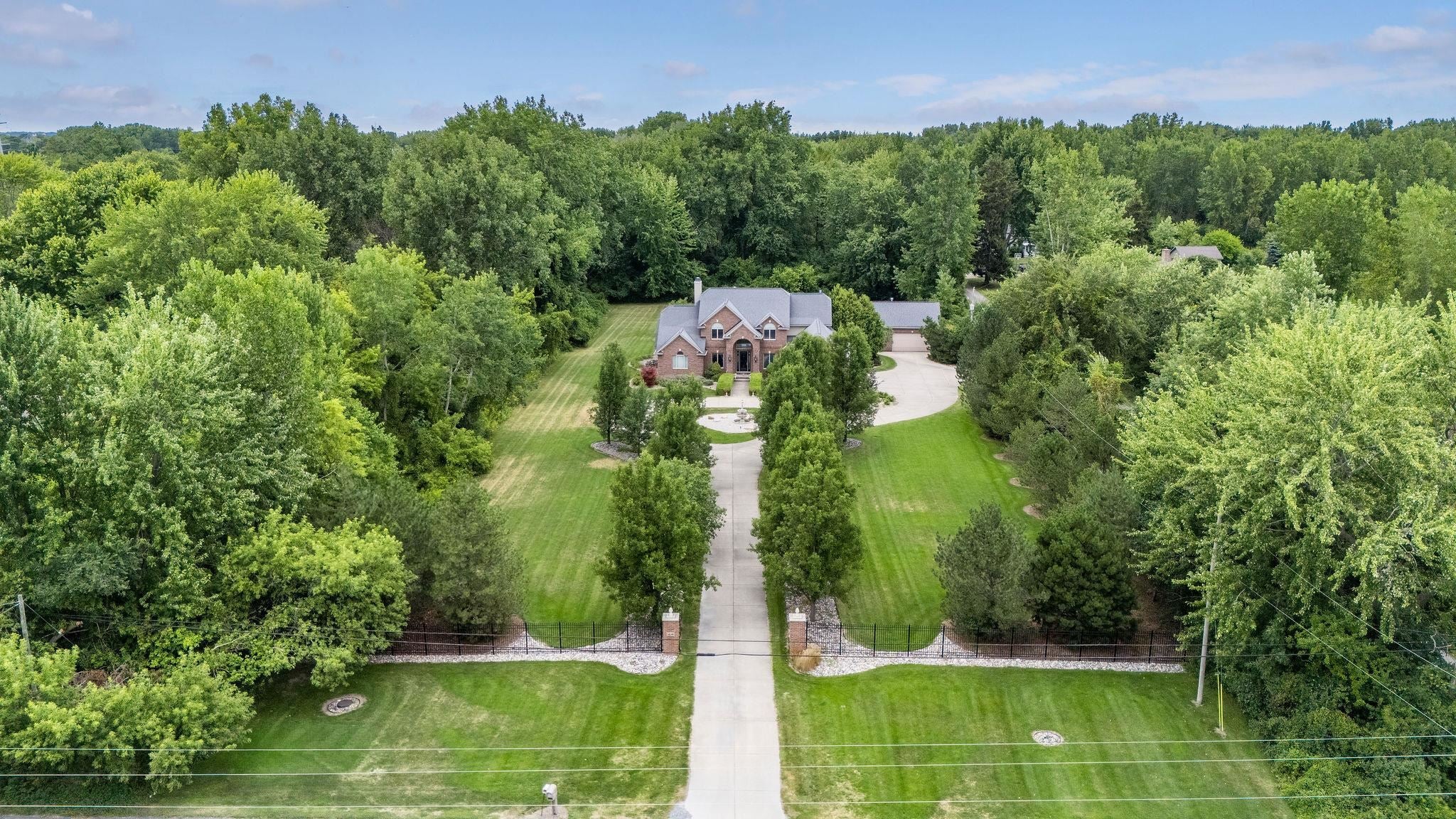 Essexville, Michigan, 48732, United States, 4 Bedrooms Bedrooms, ,6 BathroomsBathrooms,Residential,Active,1922499