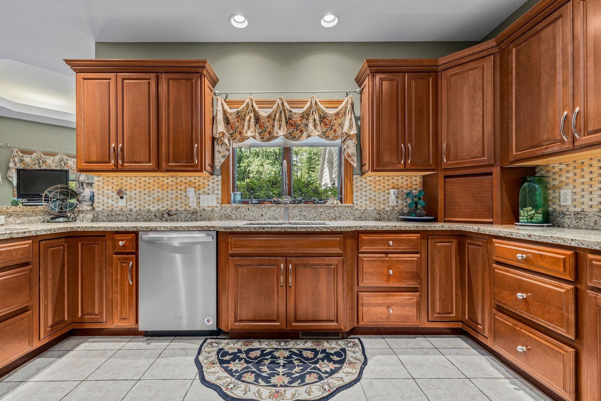 Essexville, Michigan, 48732, United States, 4 Bedrooms Bedrooms, ,6 BathroomsBathrooms,Residential,Active,1922499