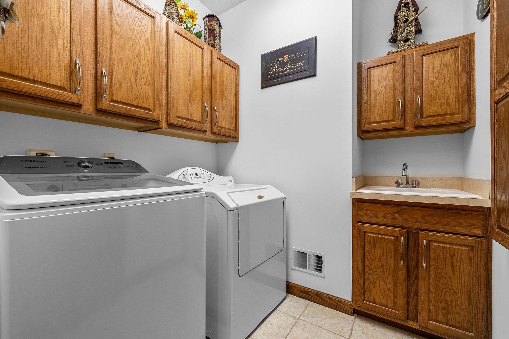 Essexville, Michigan, 48732, United States, 4 Bedrooms Bedrooms, ,6 BathroomsBathrooms,Residential,Active,1922499