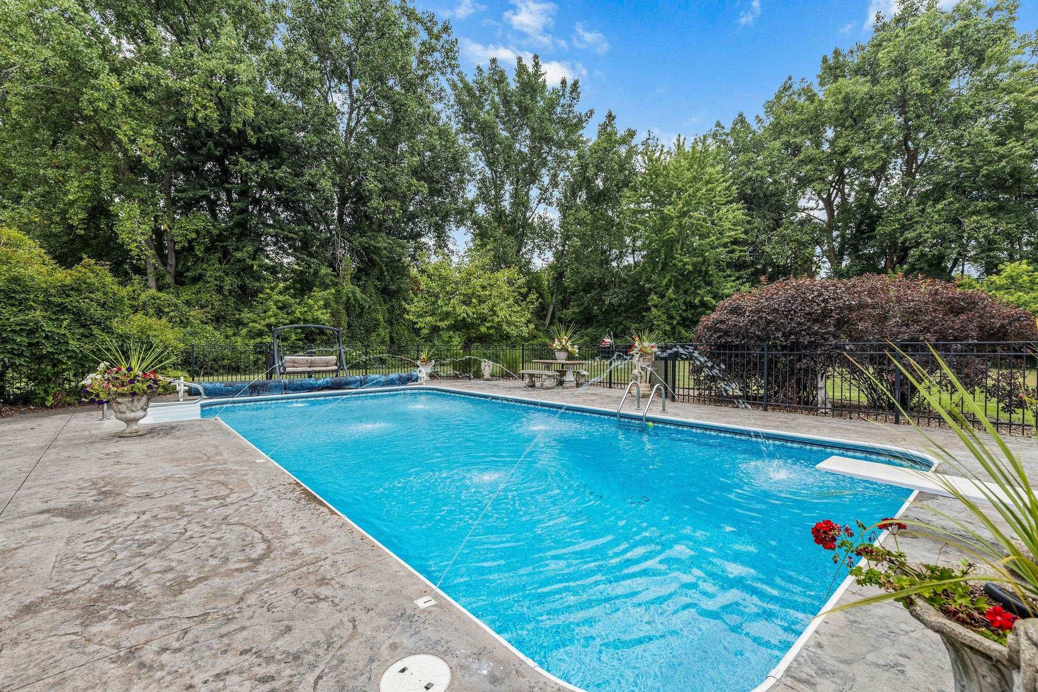 Essexville, Michigan, 48732, United States, 4 Bedrooms Bedrooms, ,6 BathroomsBathrooms,Residential,Active,1922499