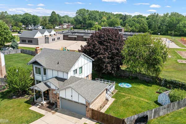 38240 LUXBURY CT, STERLING HEIGHTS, MI 48312, photo 3 of 38