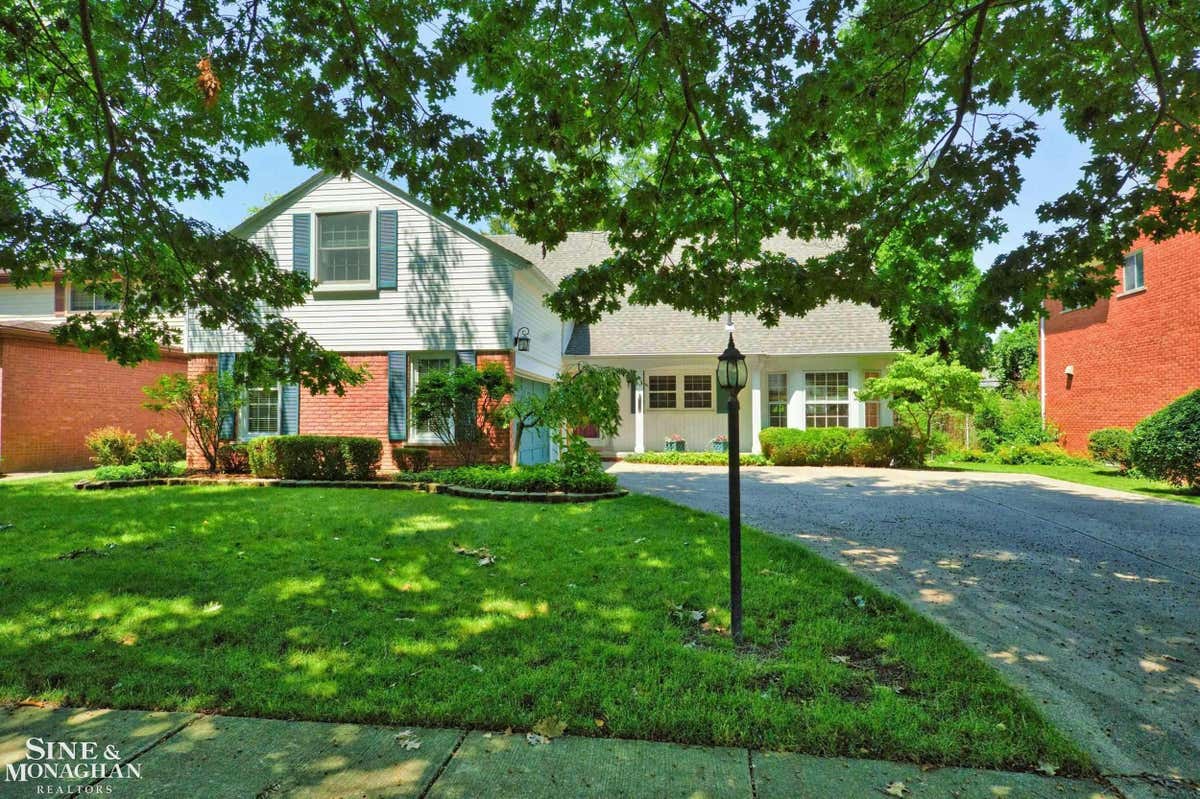 19789 WEDGEWOOD DR, GROSSE POINTE WOODS, MI 48236, photo 1 of 36