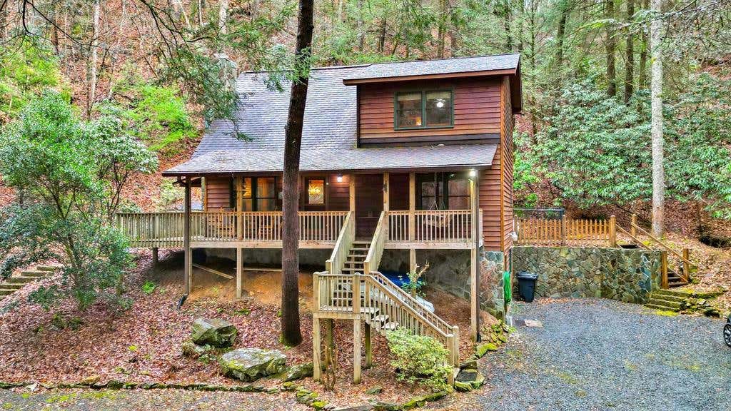 335 SUTTON RIDGE WAY, ELLIJAY, GA 30540, photo 1 of 48