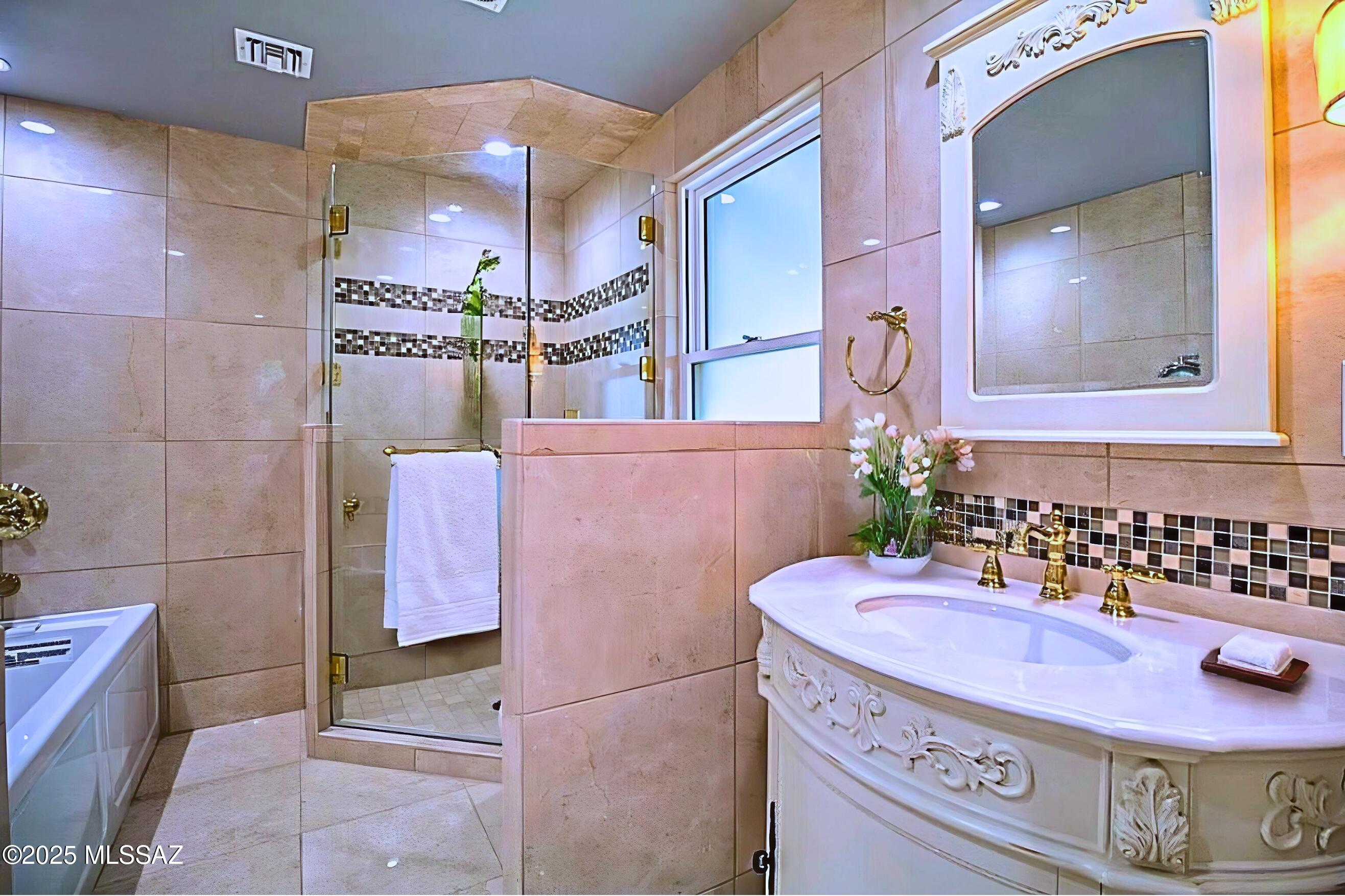 Tucson, Arizona, 85701, United States, 5 Bedrooms Bedrooms, ,6 BathroomsBathrooms,Residential,Active,1859392