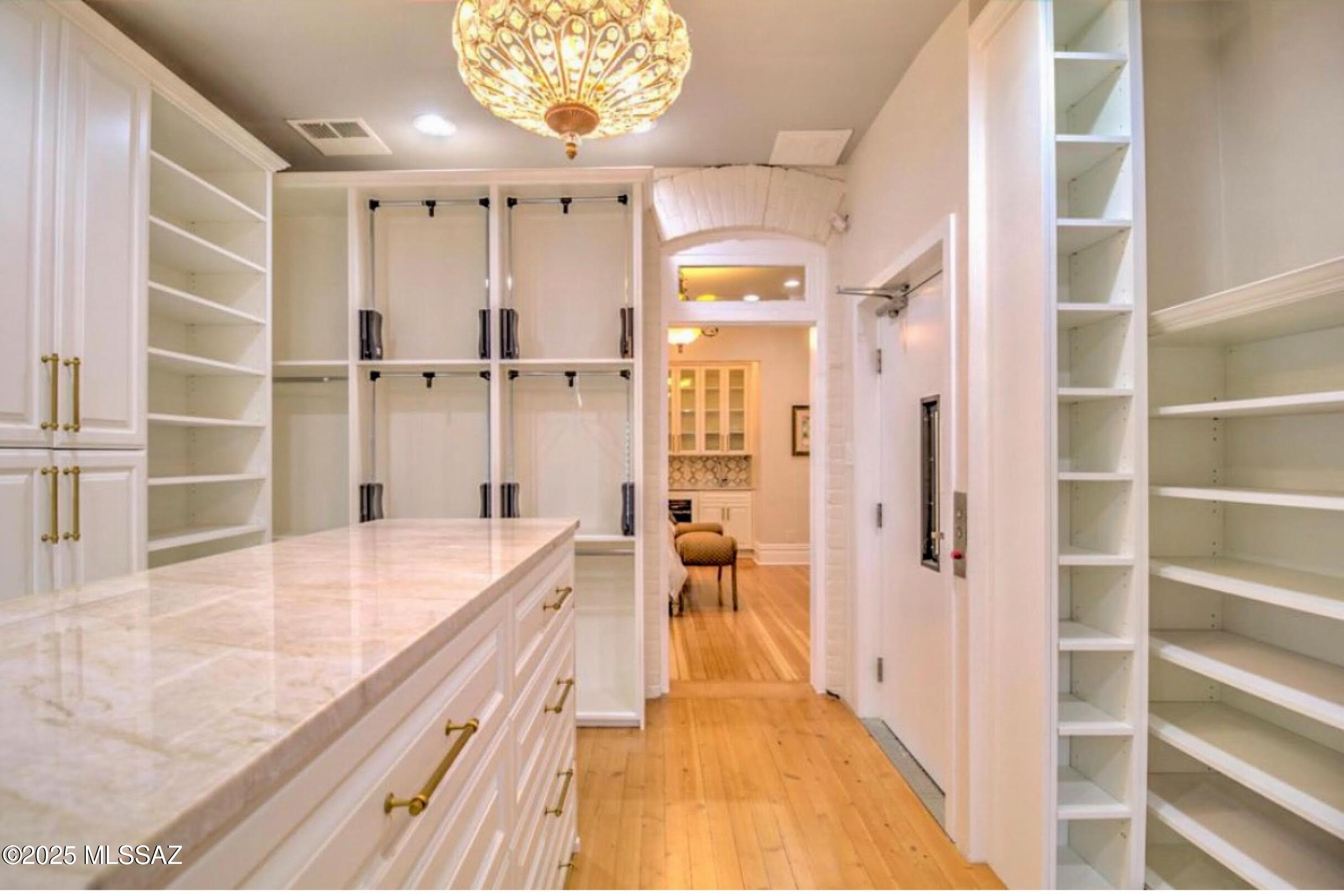 Tucson, Arizona, 85701, United States, 5 Bedrooms Bedrooms, ,6 BathroomsBathrooms,Residential,Active,1859392