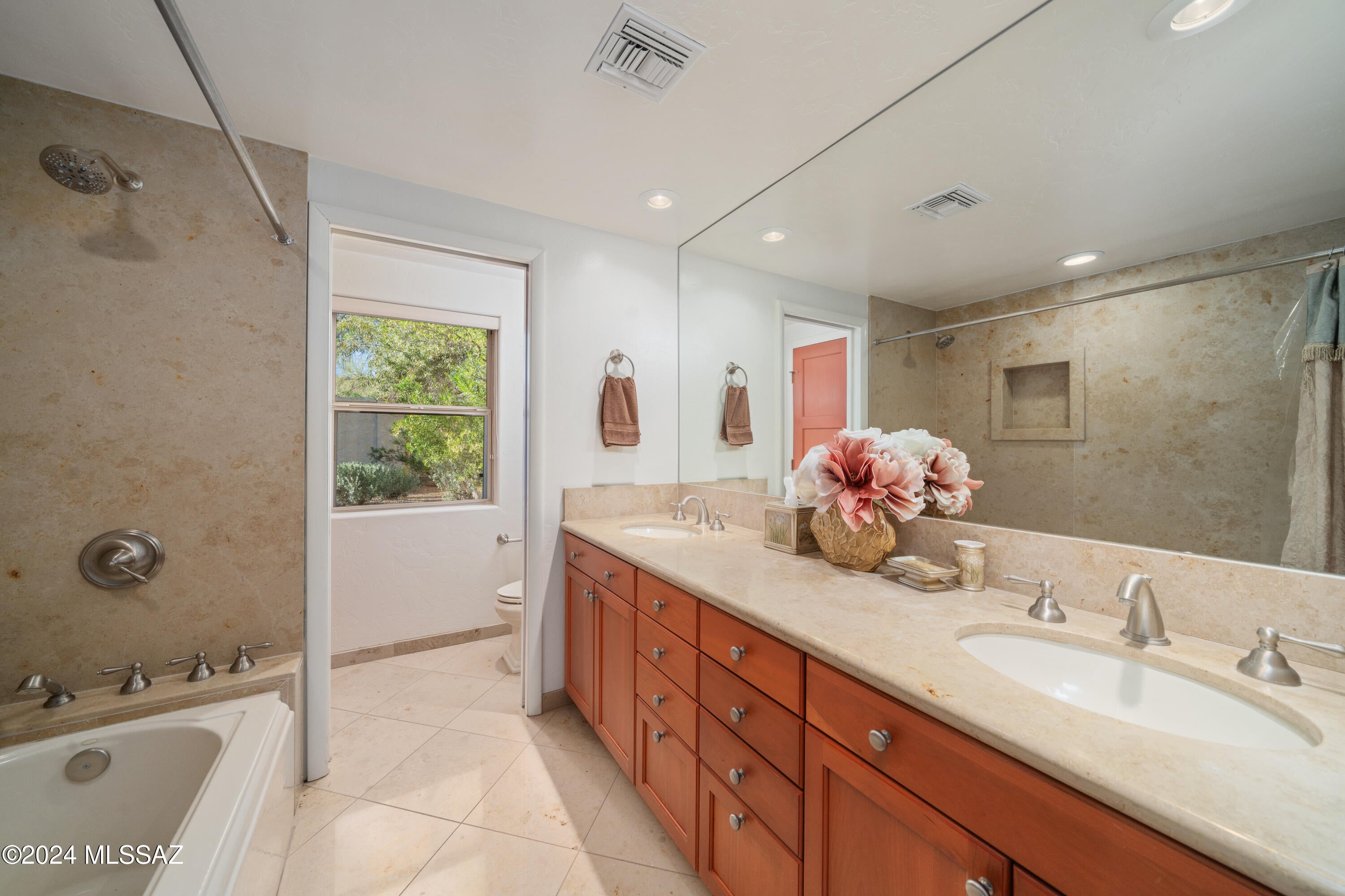 Tucson, Arizona, 85704, United States, 5 Bedrooms Bedrooms, ,5 BathroomsBathrooms,Residential,Active,1880346