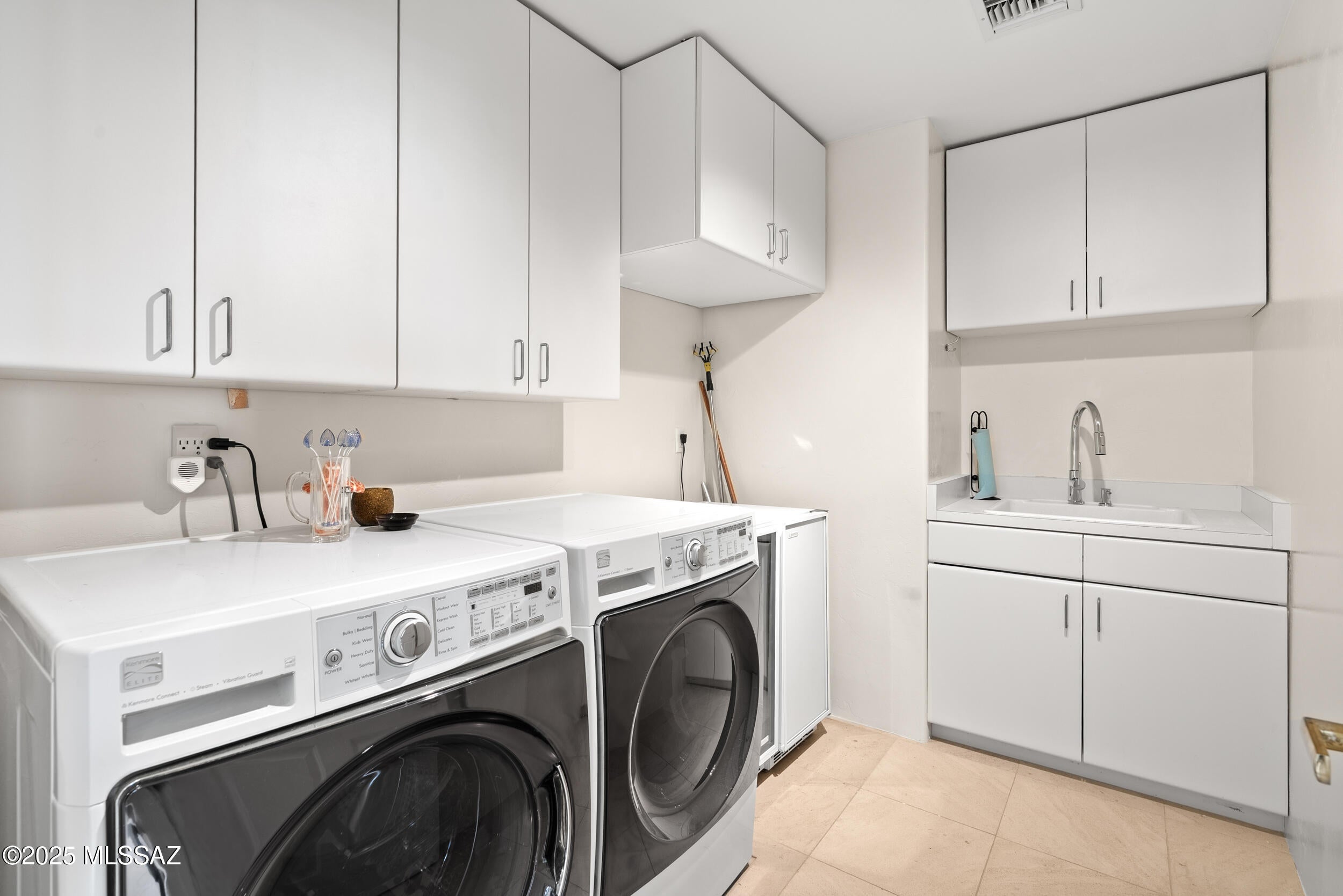 Tucson, Arizona, 85718, United States, 5 Bedrooms Bedrooms, ,4 BathroomsBathrooms,Residential,Active,1929922