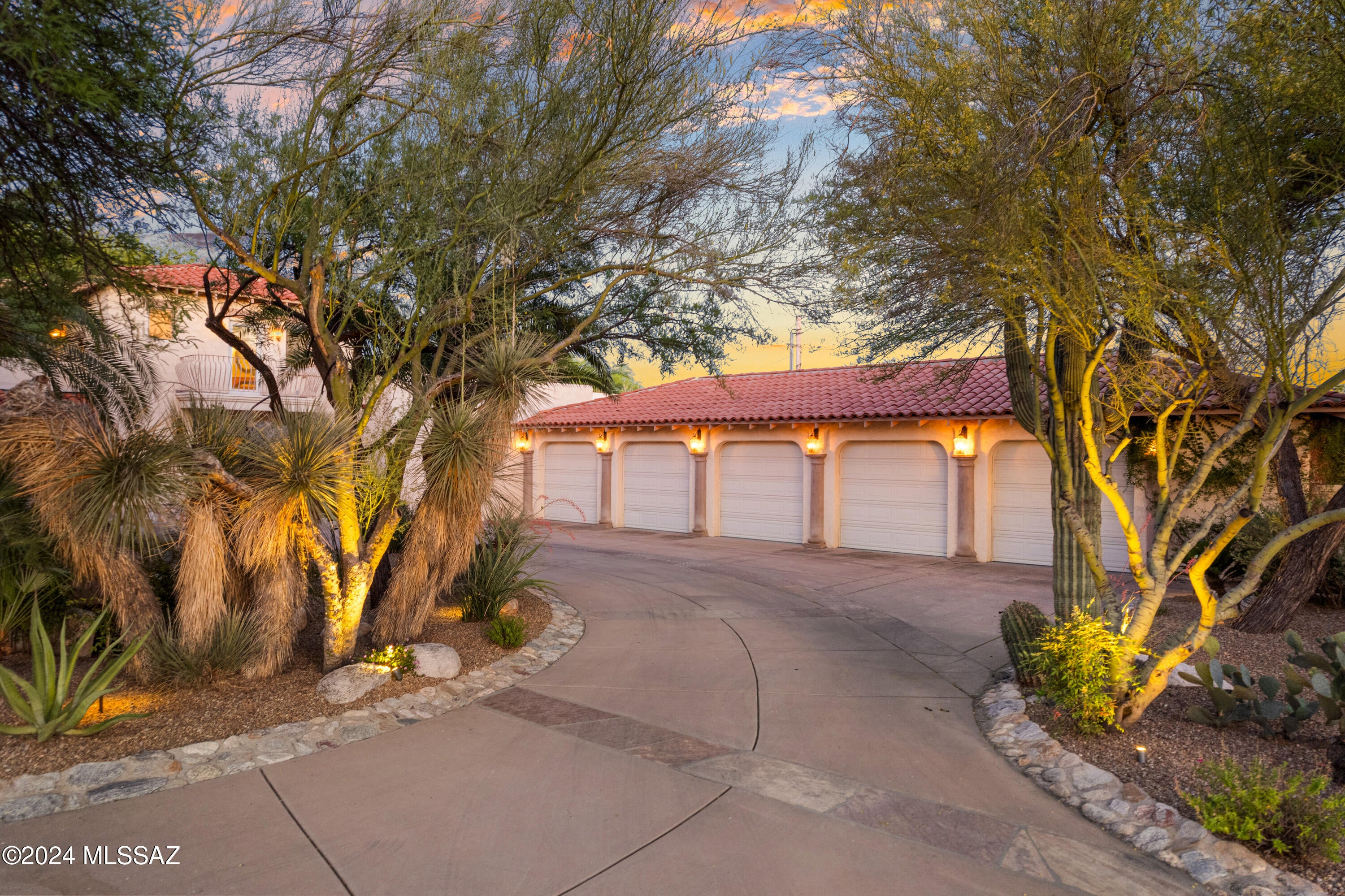 Tucson, Arizona, 85704, United States, 5 Bedrooms Bedrooms, ,5 BathroomsBathrooms,Residential,Active,1880346