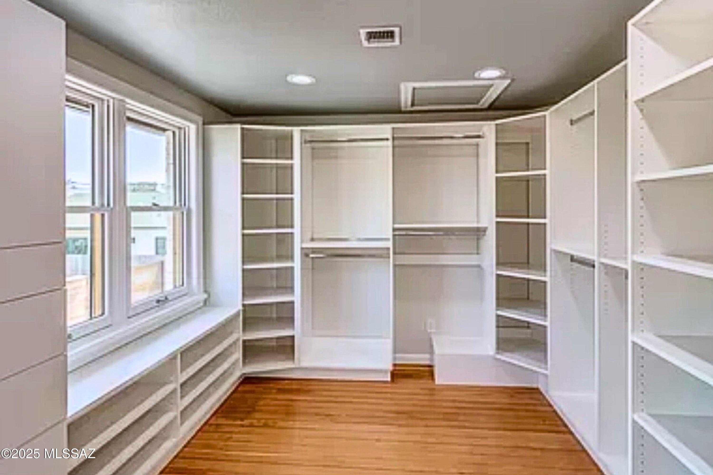 Tucson, Arizona, 85701, United States, 5 Bedrooms Bedrooms, ,6 BathroomsBathrooms,Residential,Active,1859392