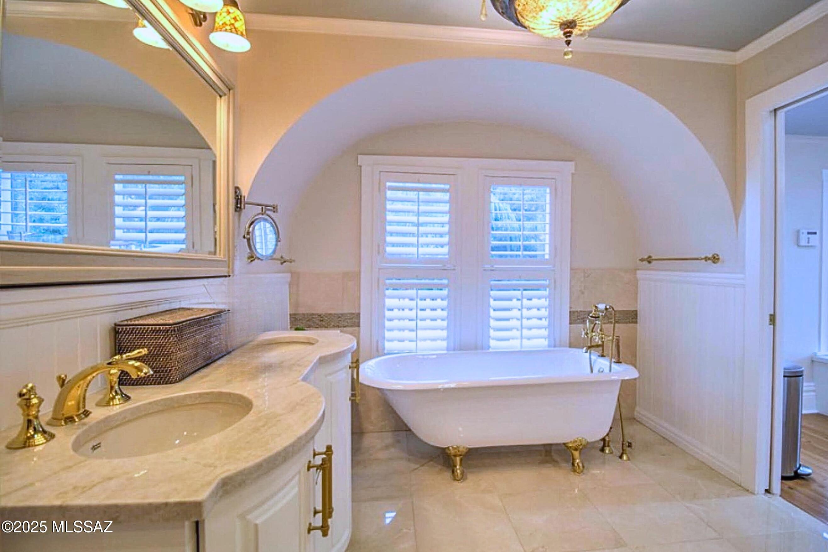 Tucson, Arizona, 85701, United States, 5 Bedrooms Bedrooms, ,6 BathroomsBathrooms,Residential,Active,1859392