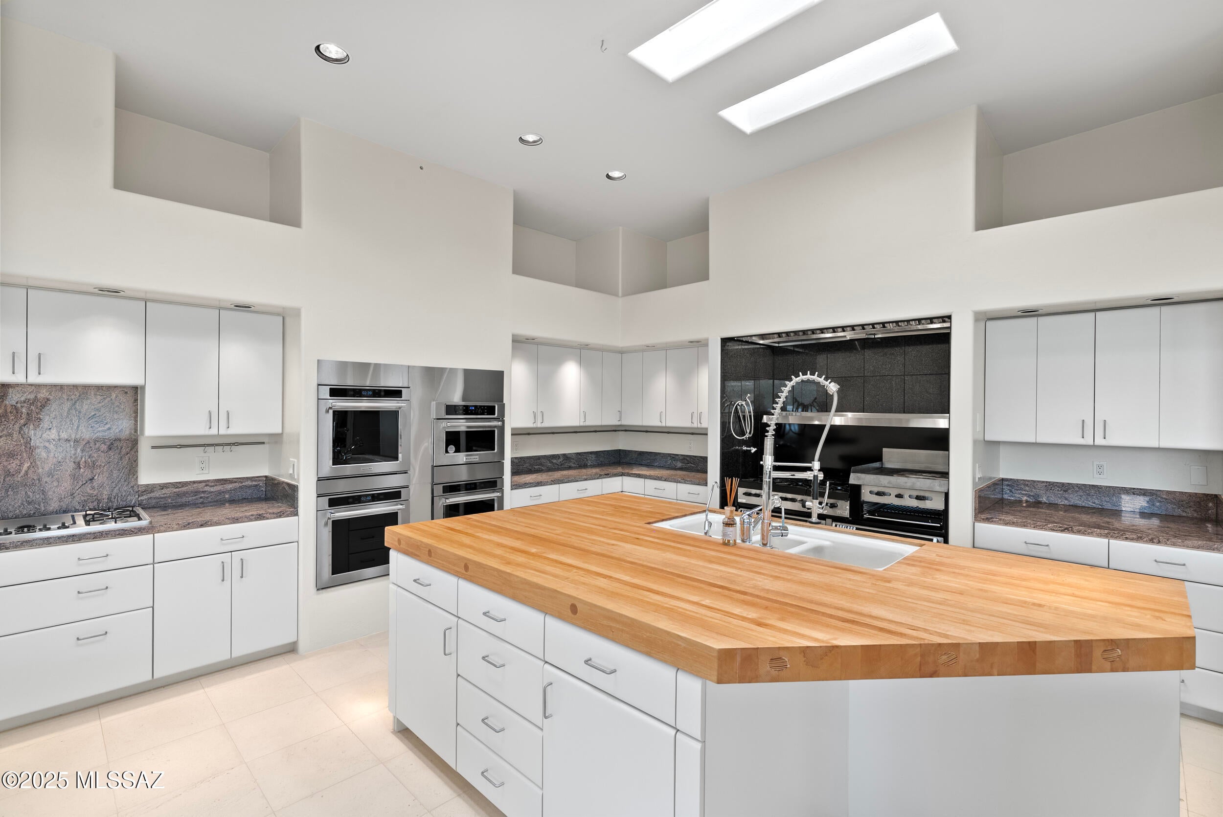 Tucson, Arizona, 85718, United States, 5 Bedrooms Bedrooms, ,4 BathroomsBathrooms,Residential,Active,1929922